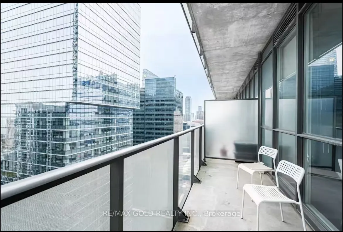 55 Bremner Boulevard #2811