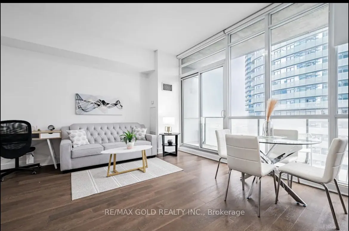 55 Bremner Boulevard #2811