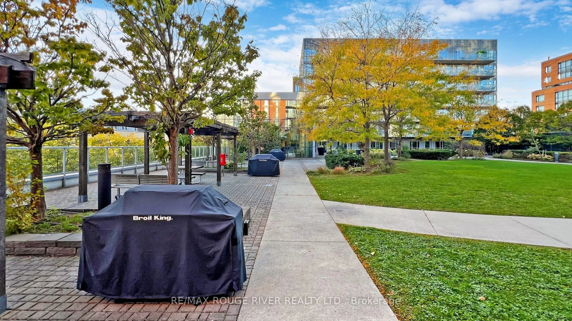 25 Cole Street #322