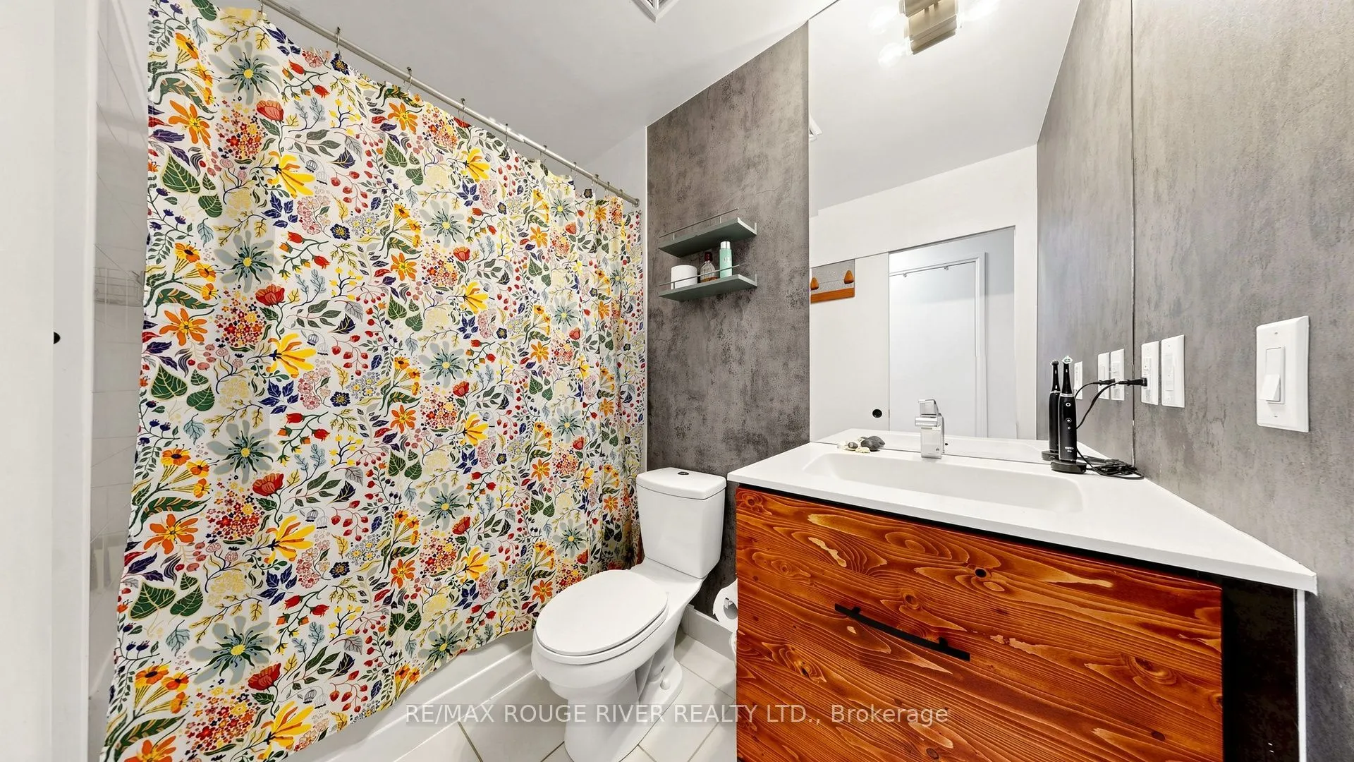 25 Cole Street #322