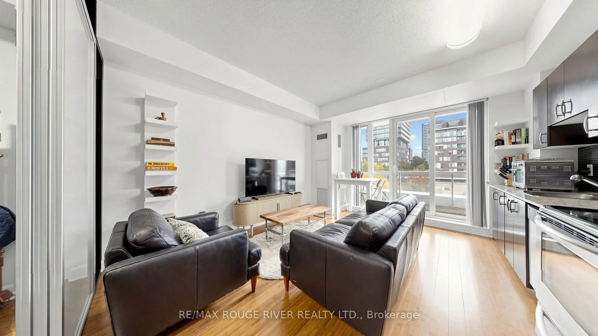 25 Cole Street #322