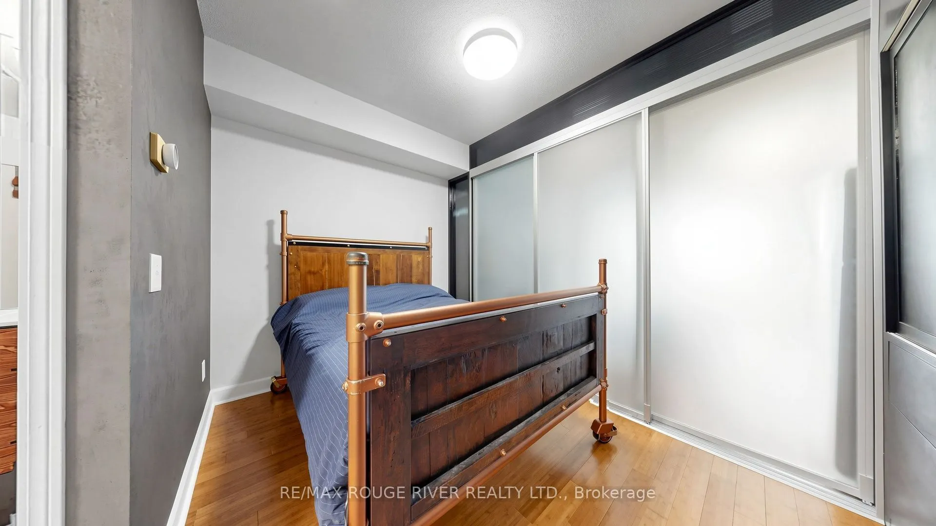 25 Cole Street #322