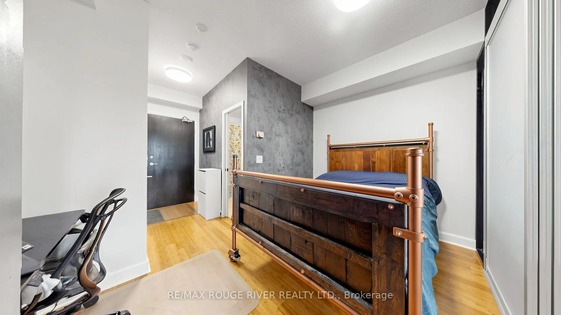 25 Cole Street #322