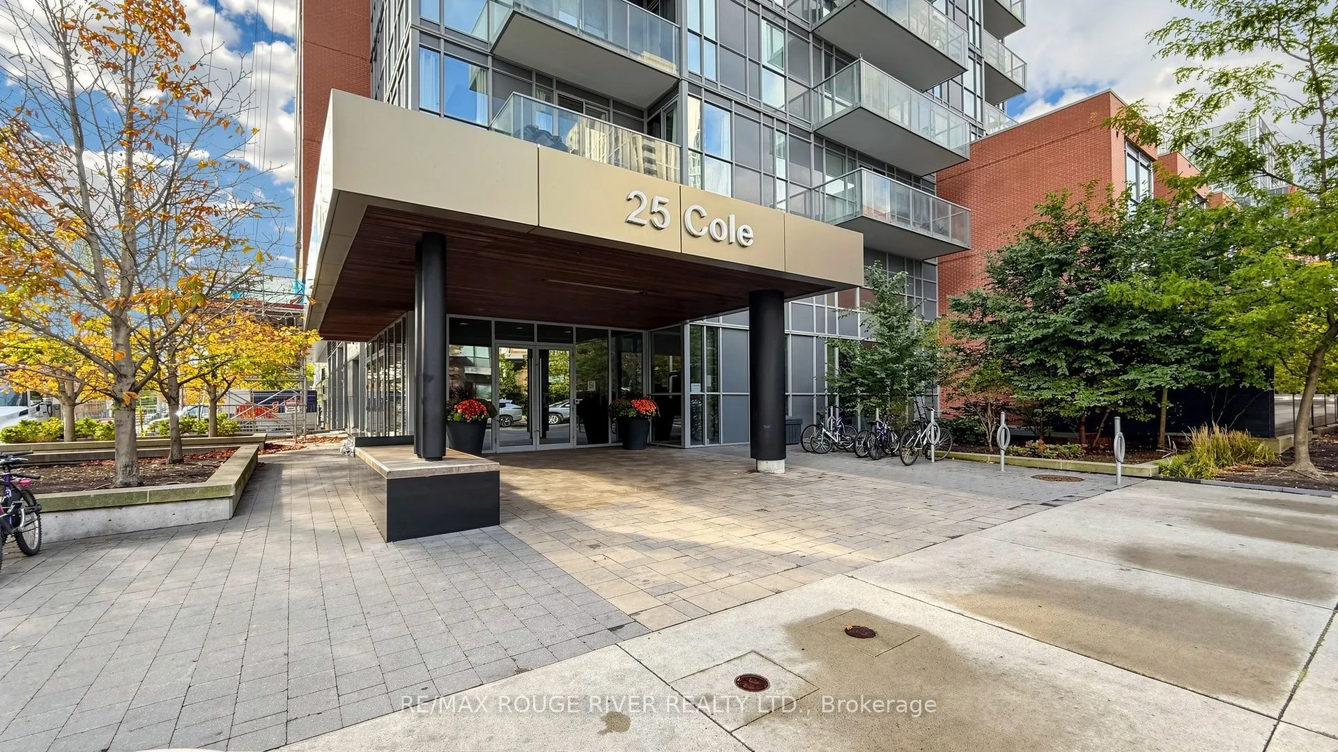 25 Cole Street #322