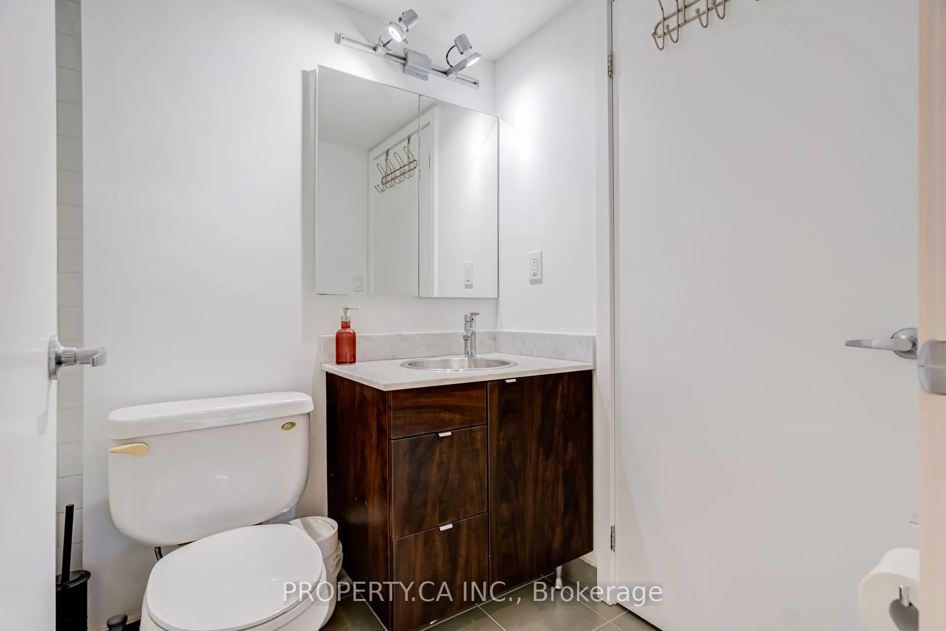33 Lombard Street #303