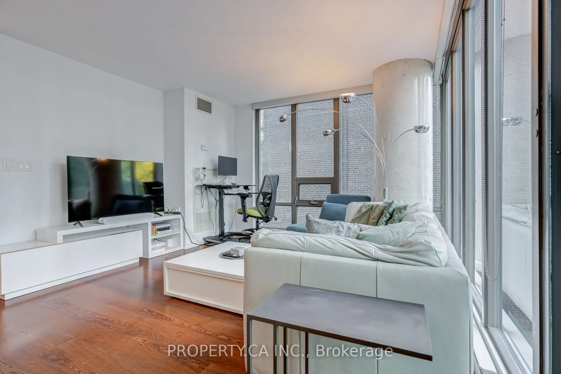 33 Lombard Street #303