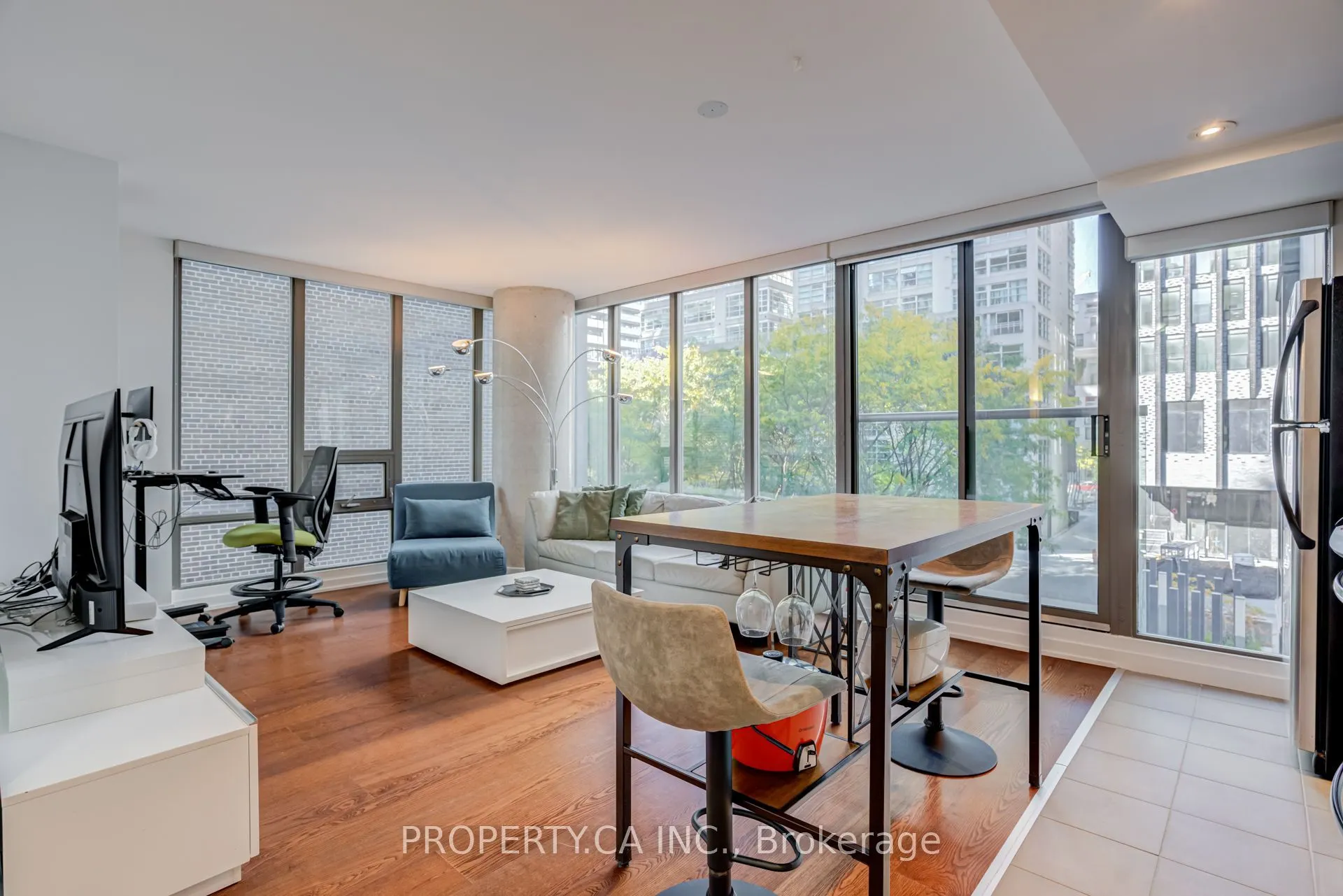 33 Lombard Street #303
