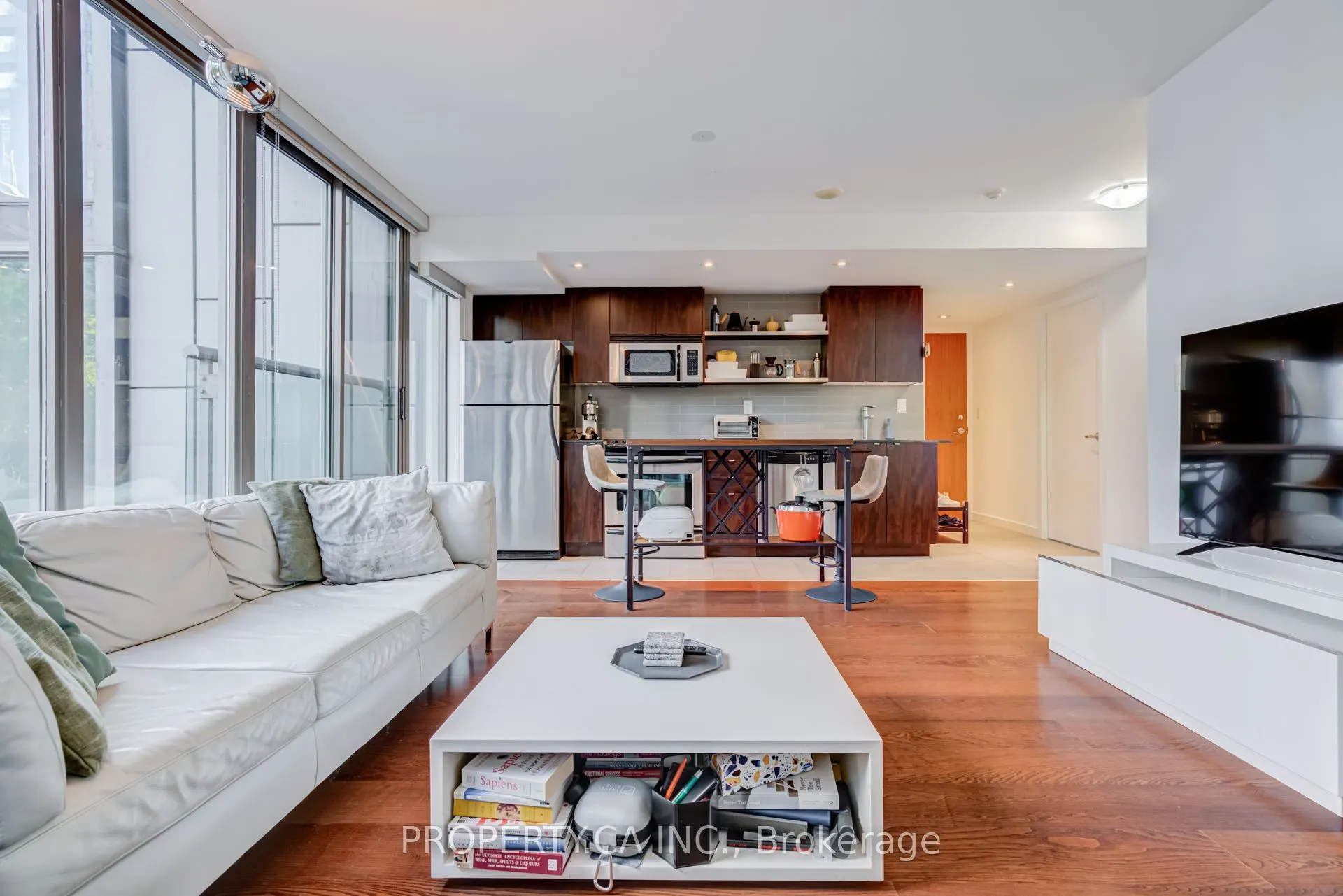 33 Lombard Street #303