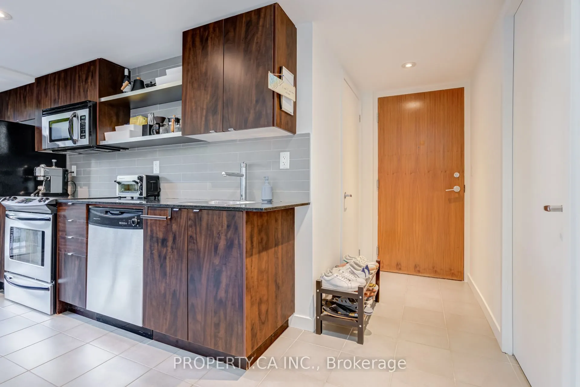 33 Lombard Street #303