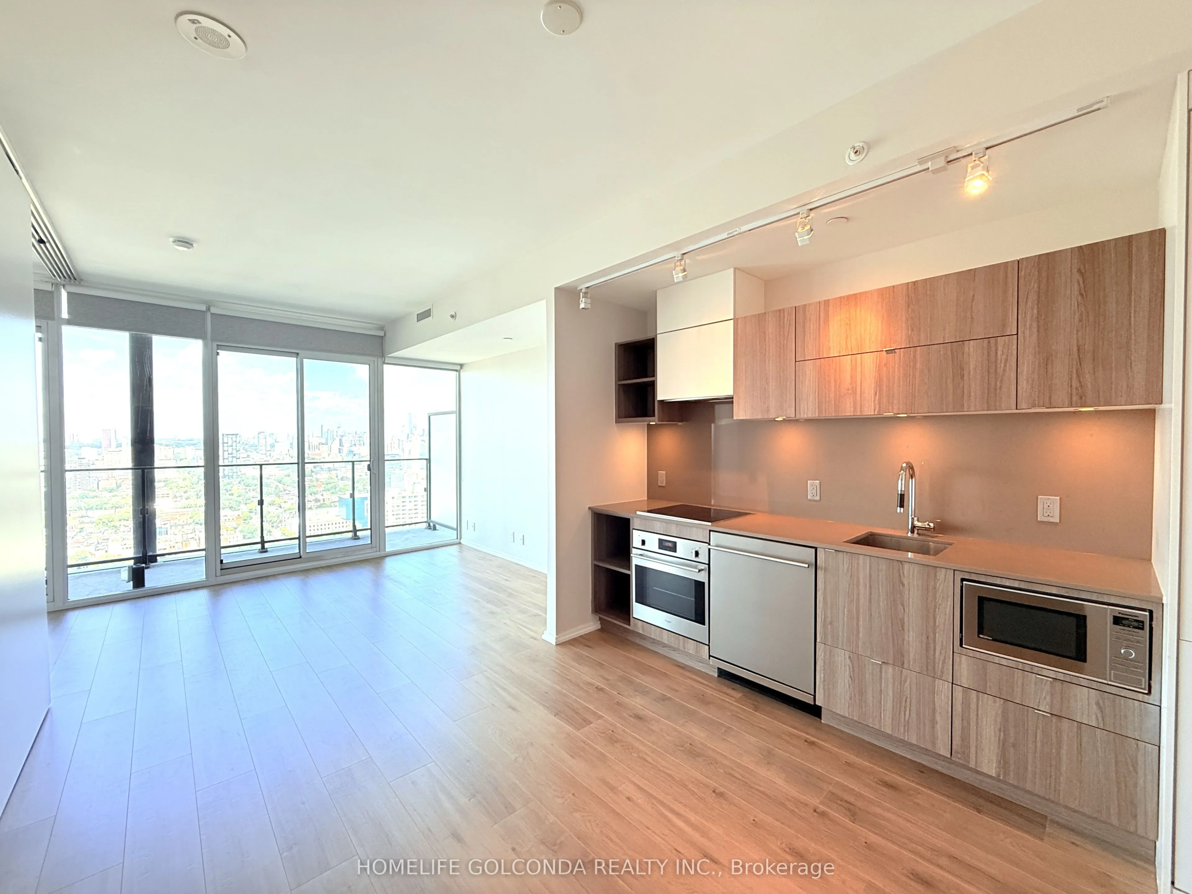 125 Peter Street #3307