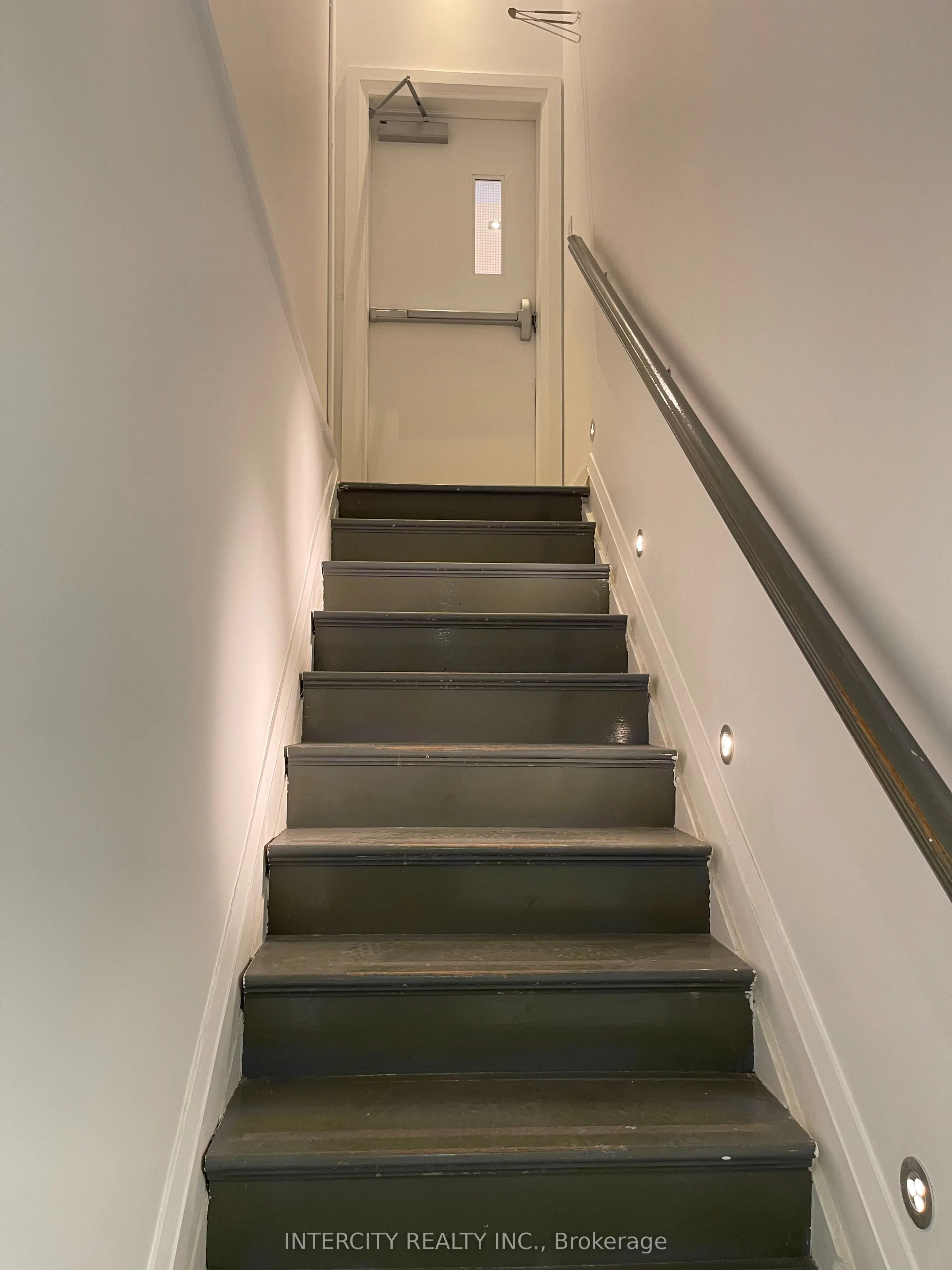 927 Queen Street W