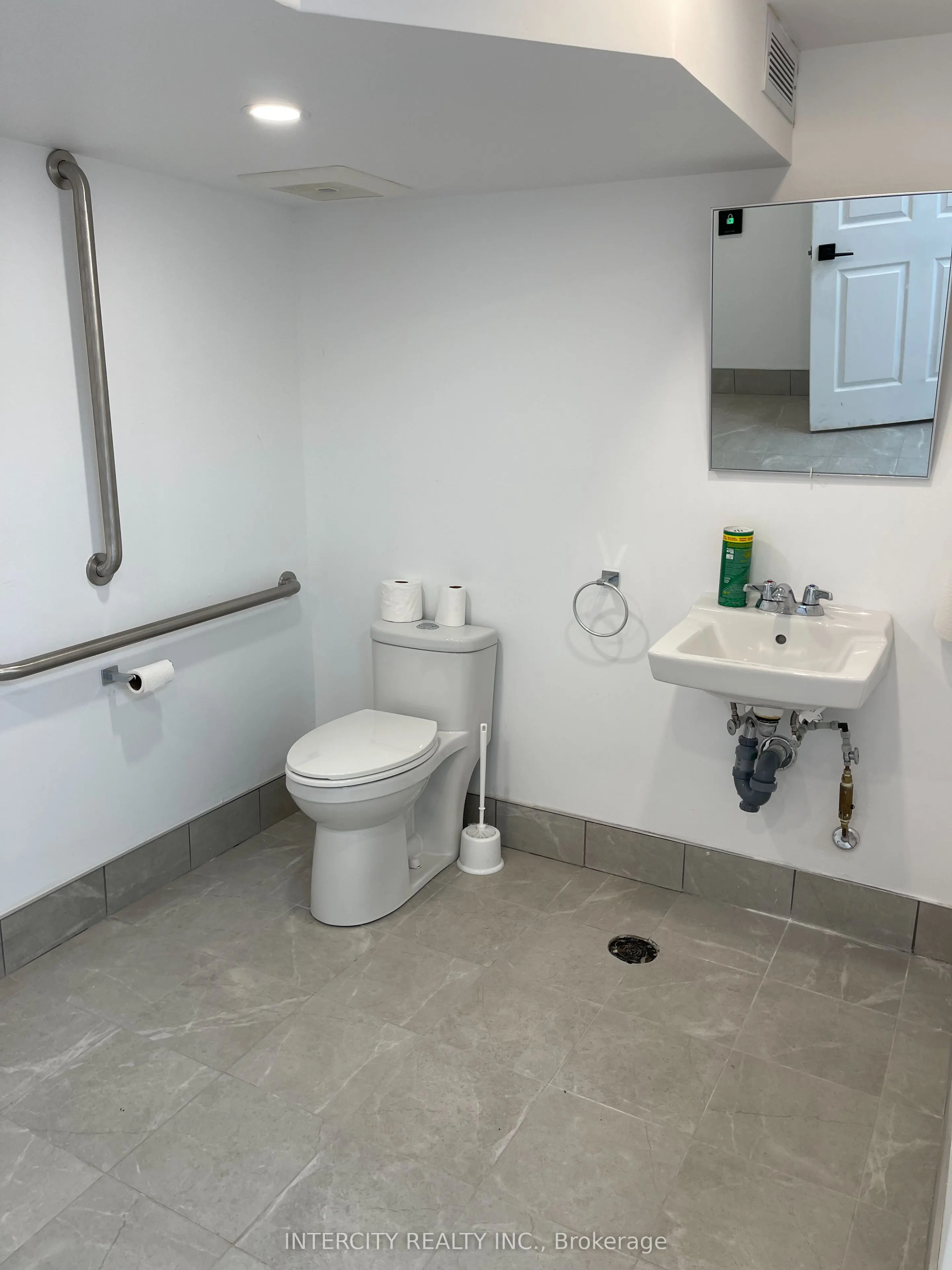 927 Queen Street W