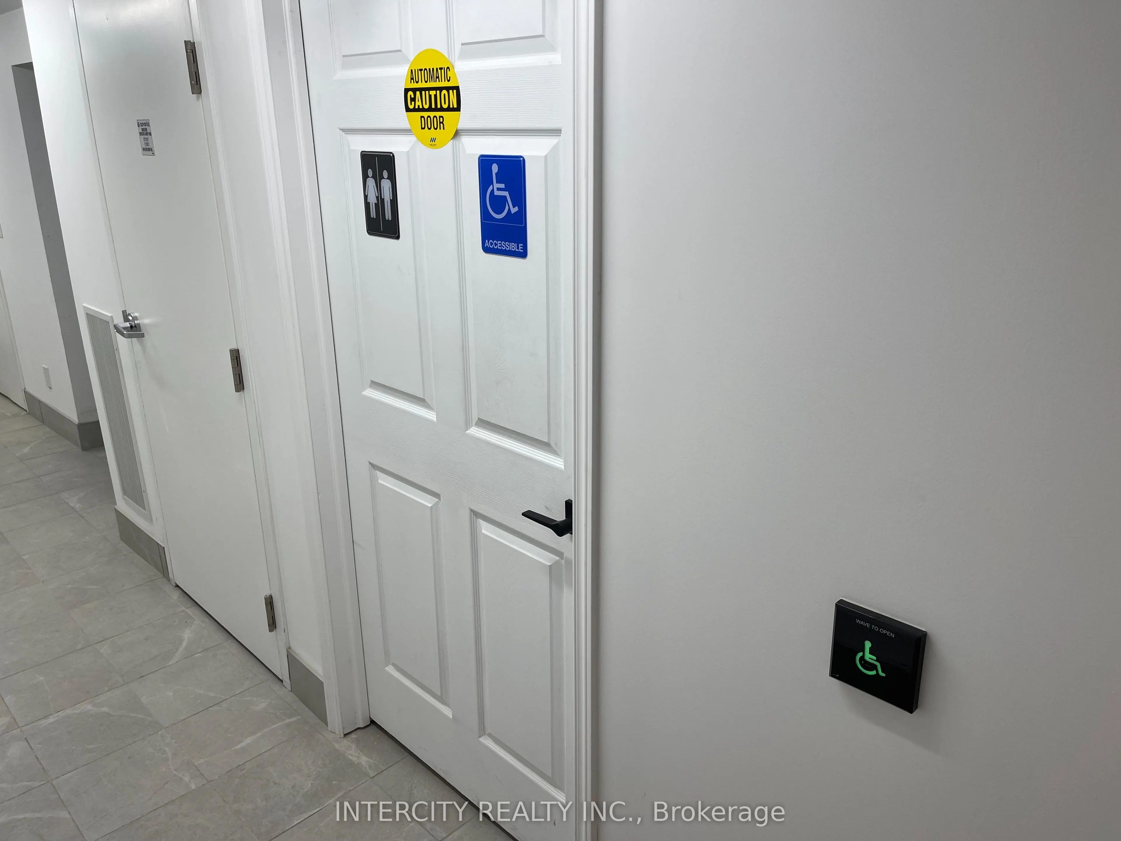 927 Queen Street W