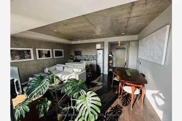 111 Bathurst Street #605