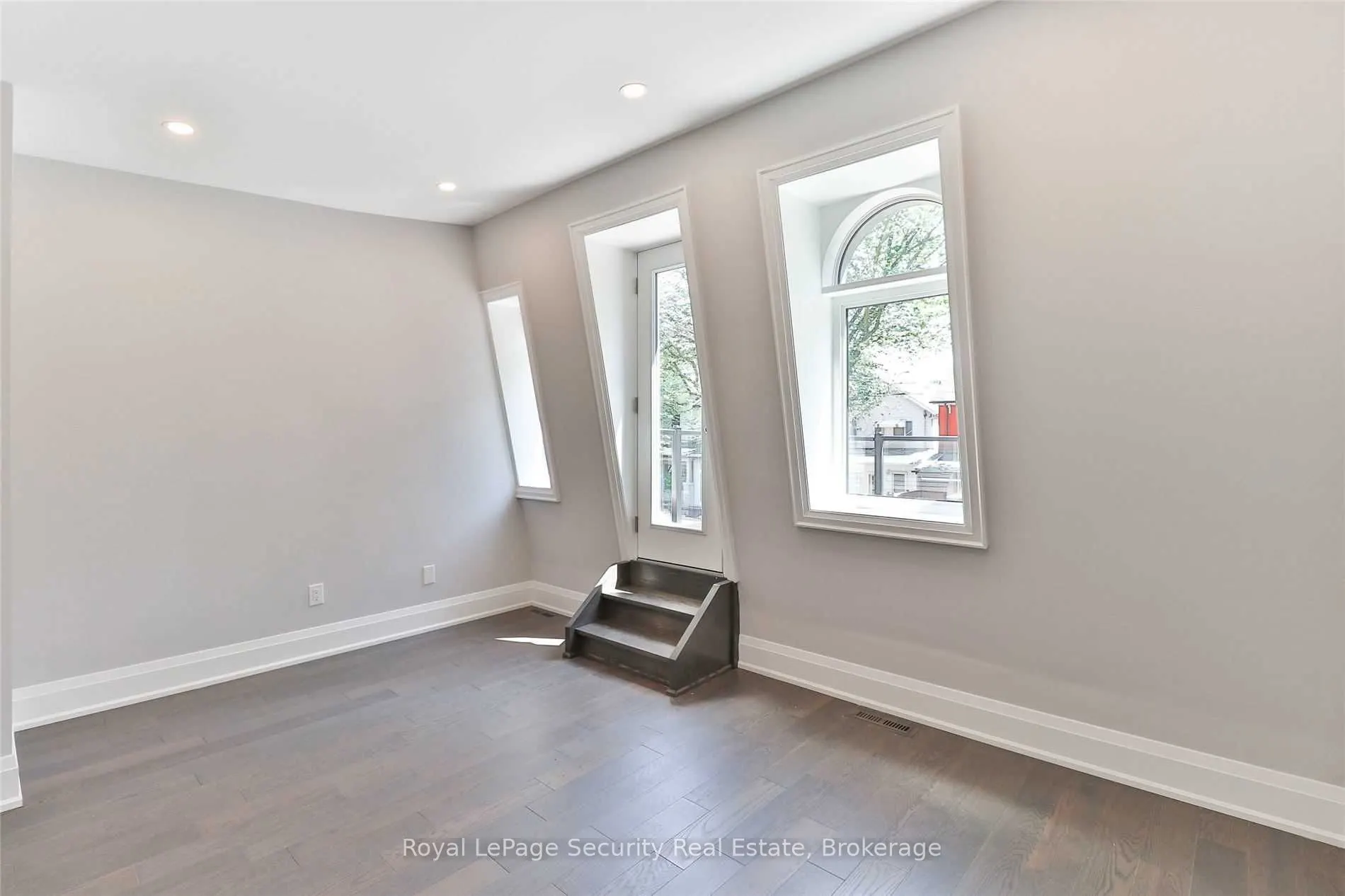 136 Markham Street #Main/ 2nd