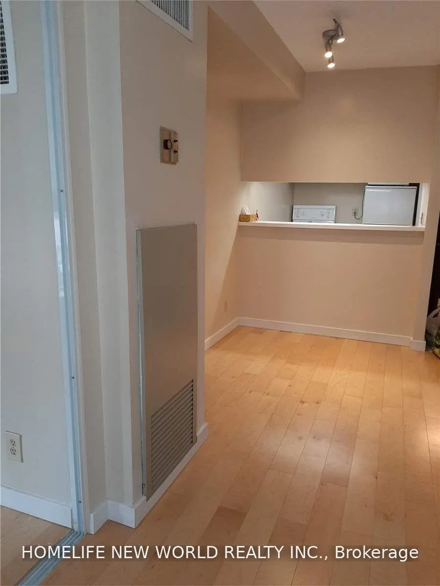711 Bay Street #821
