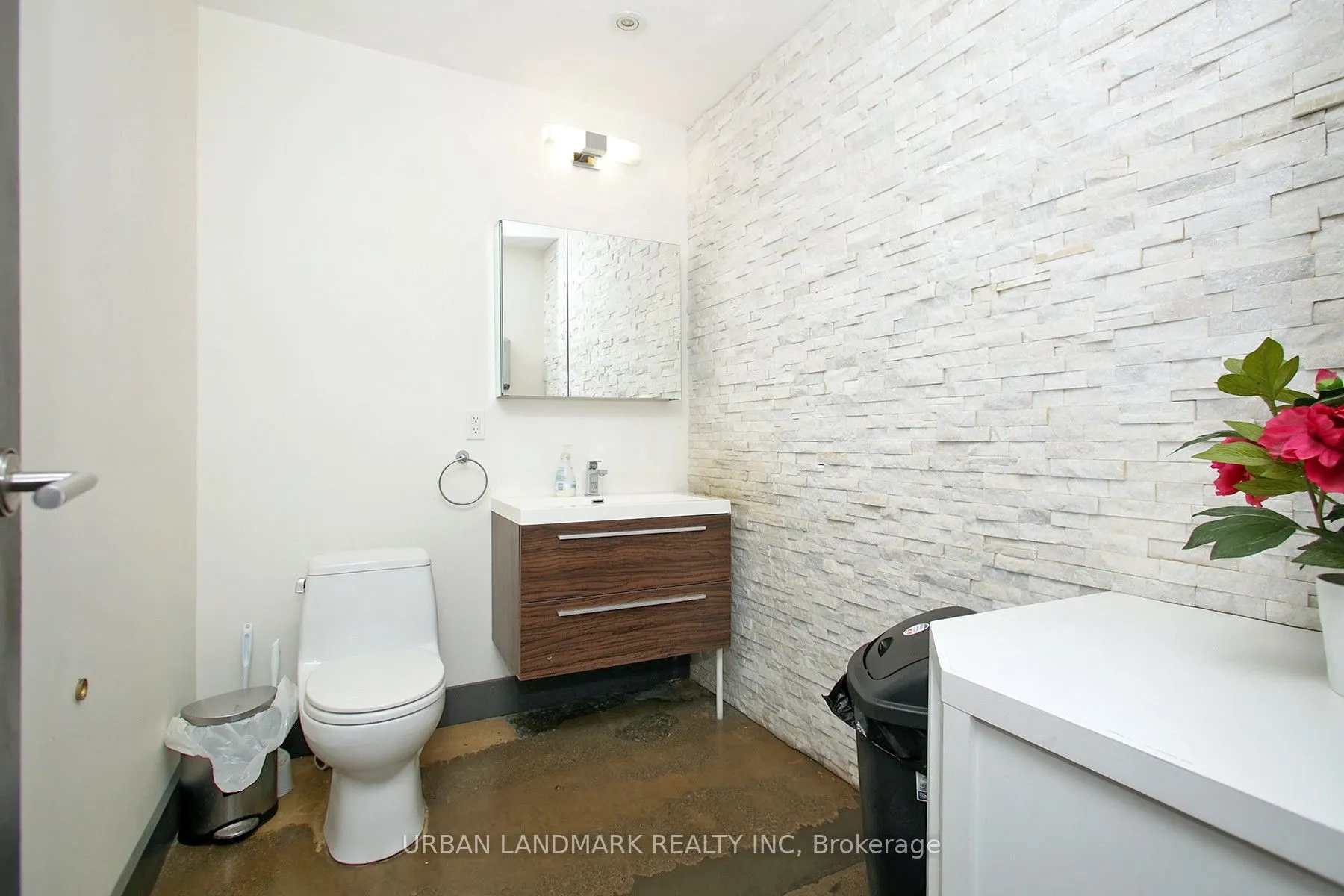 21 Atlantic Avenue #C