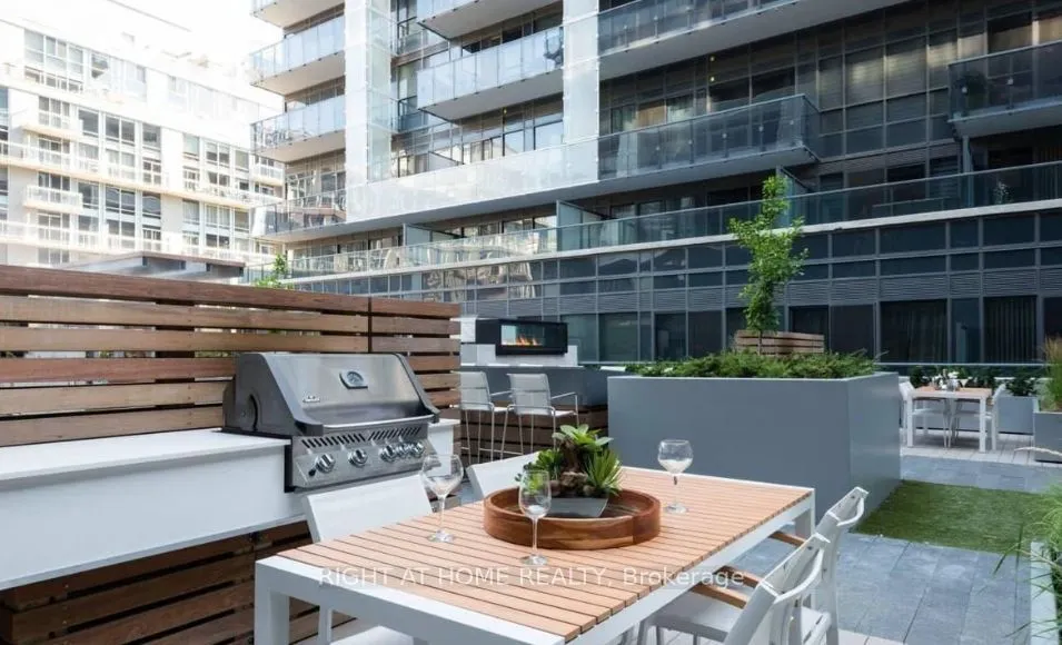 1030 King Street W #1204