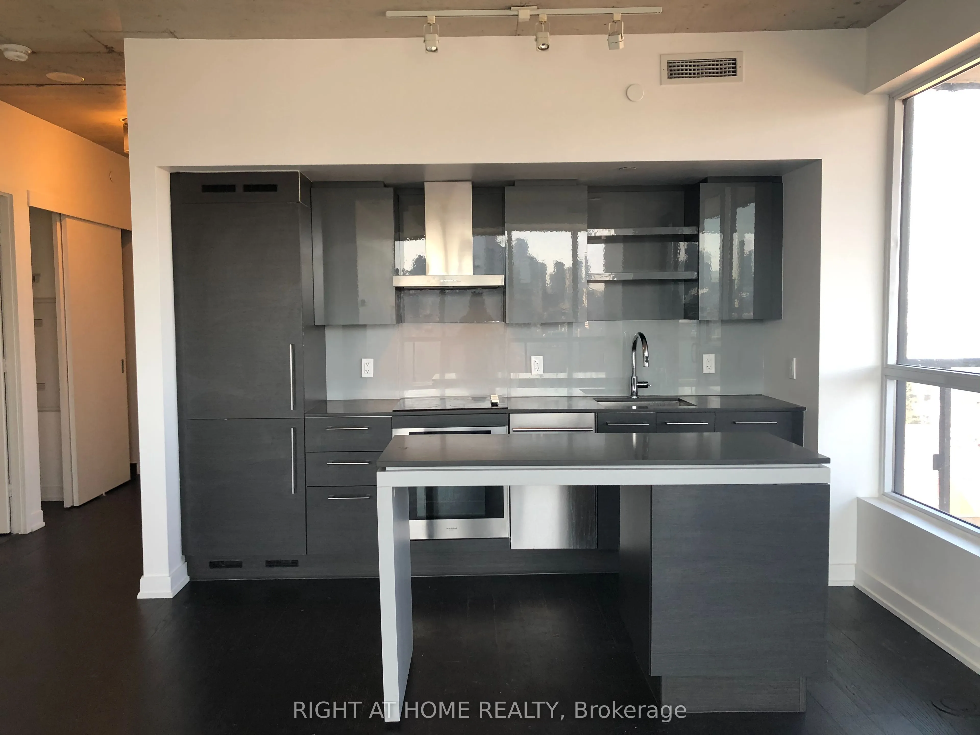 1030 King Street W #1204