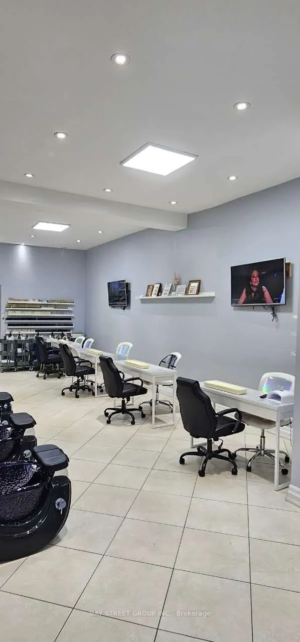 1-1048 Eglinton Avenue W