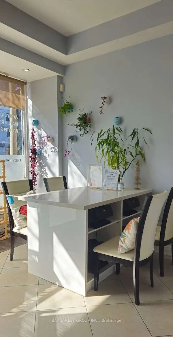 1-1048 Eglinton Avenue W