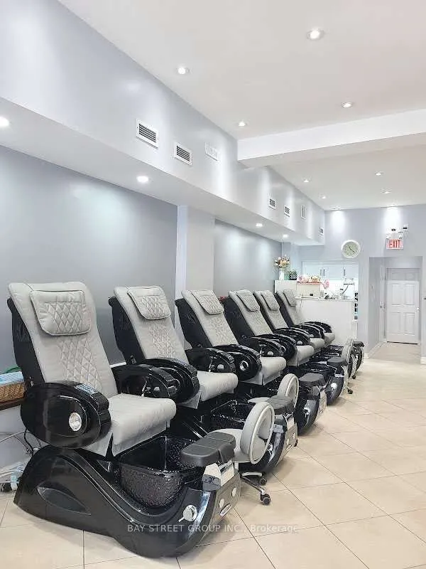 1-1048 Eglinton Avenue W