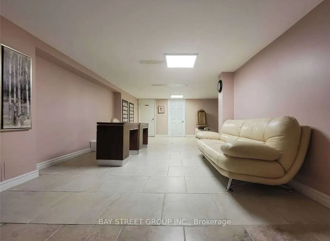 1-1048 Eglinton Avenue W