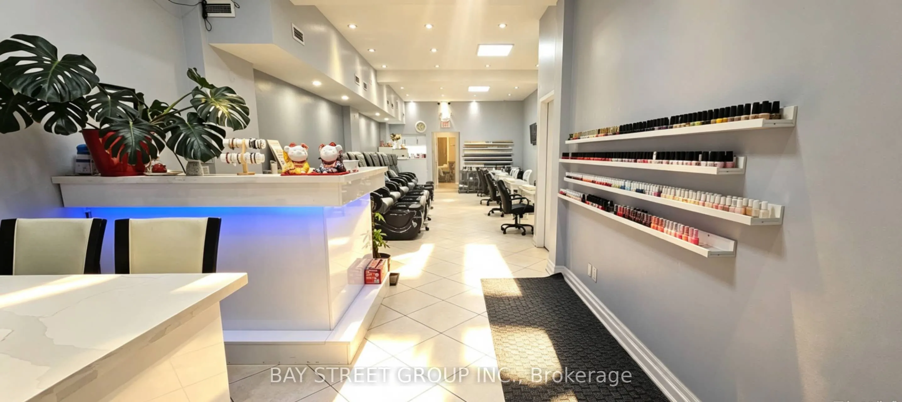 1-1048 Eglinton Avenue W