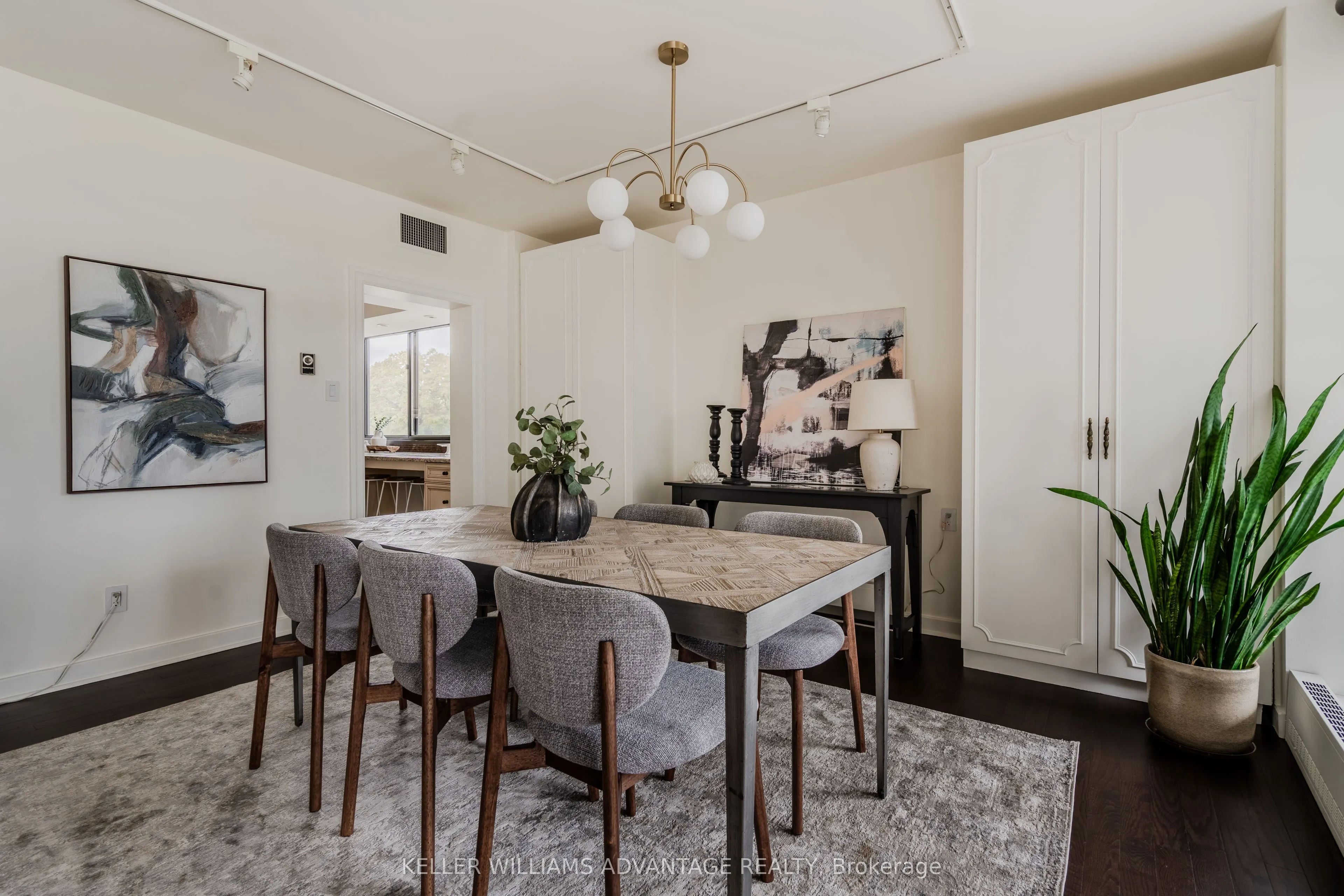 616 Avenue Road #401