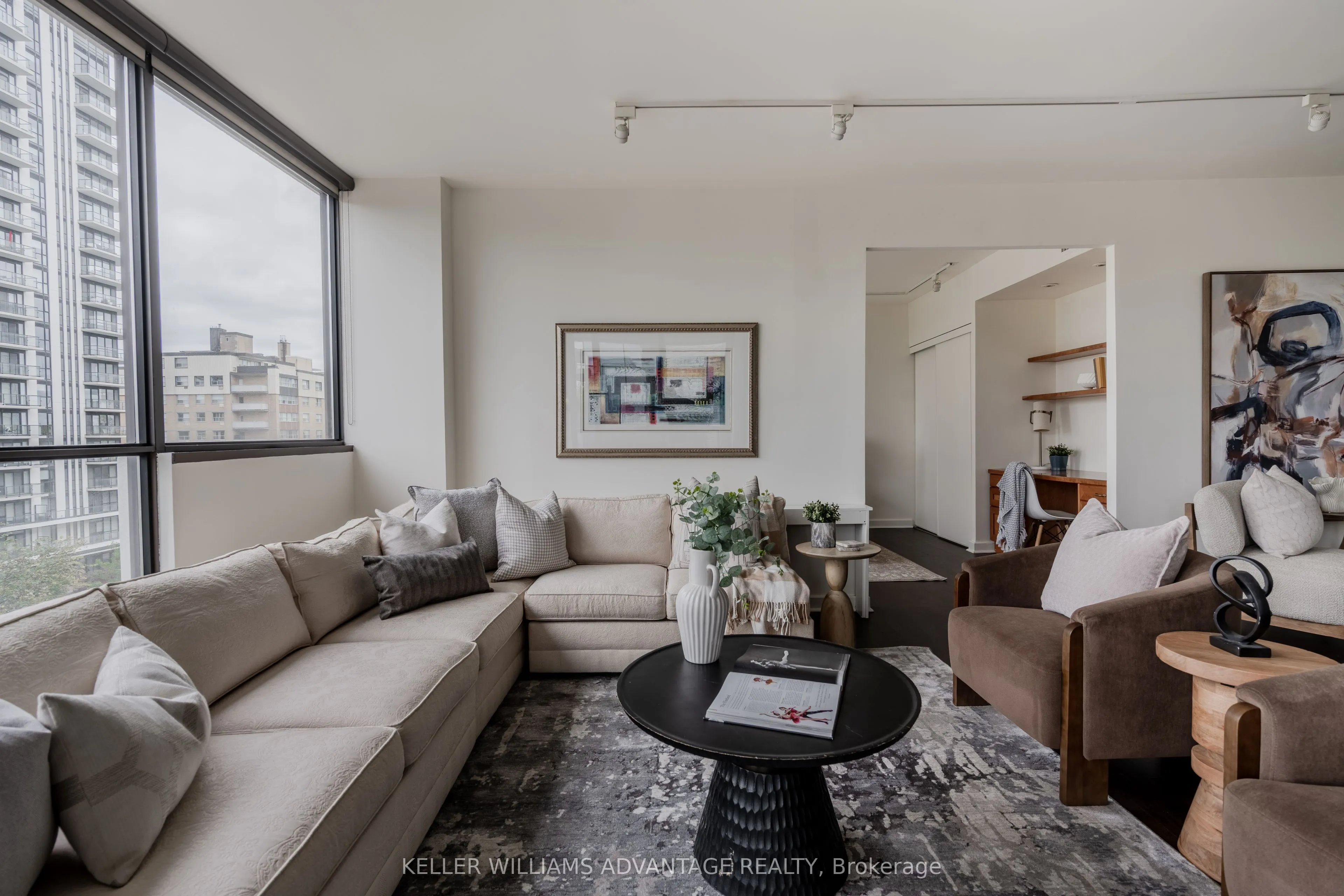 616 Avenue Road #401