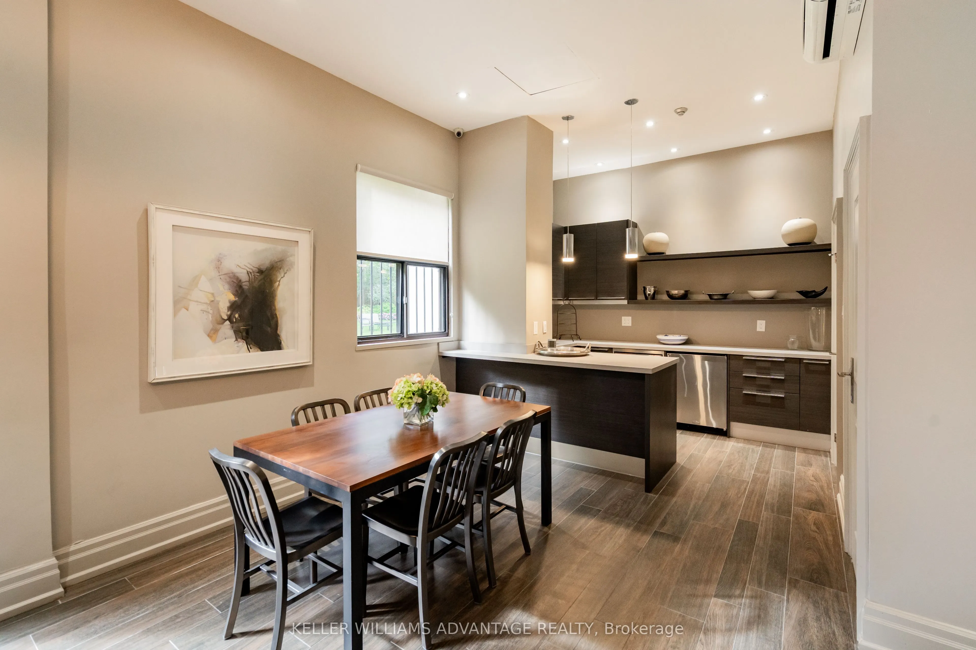 616 Avenue Road #401