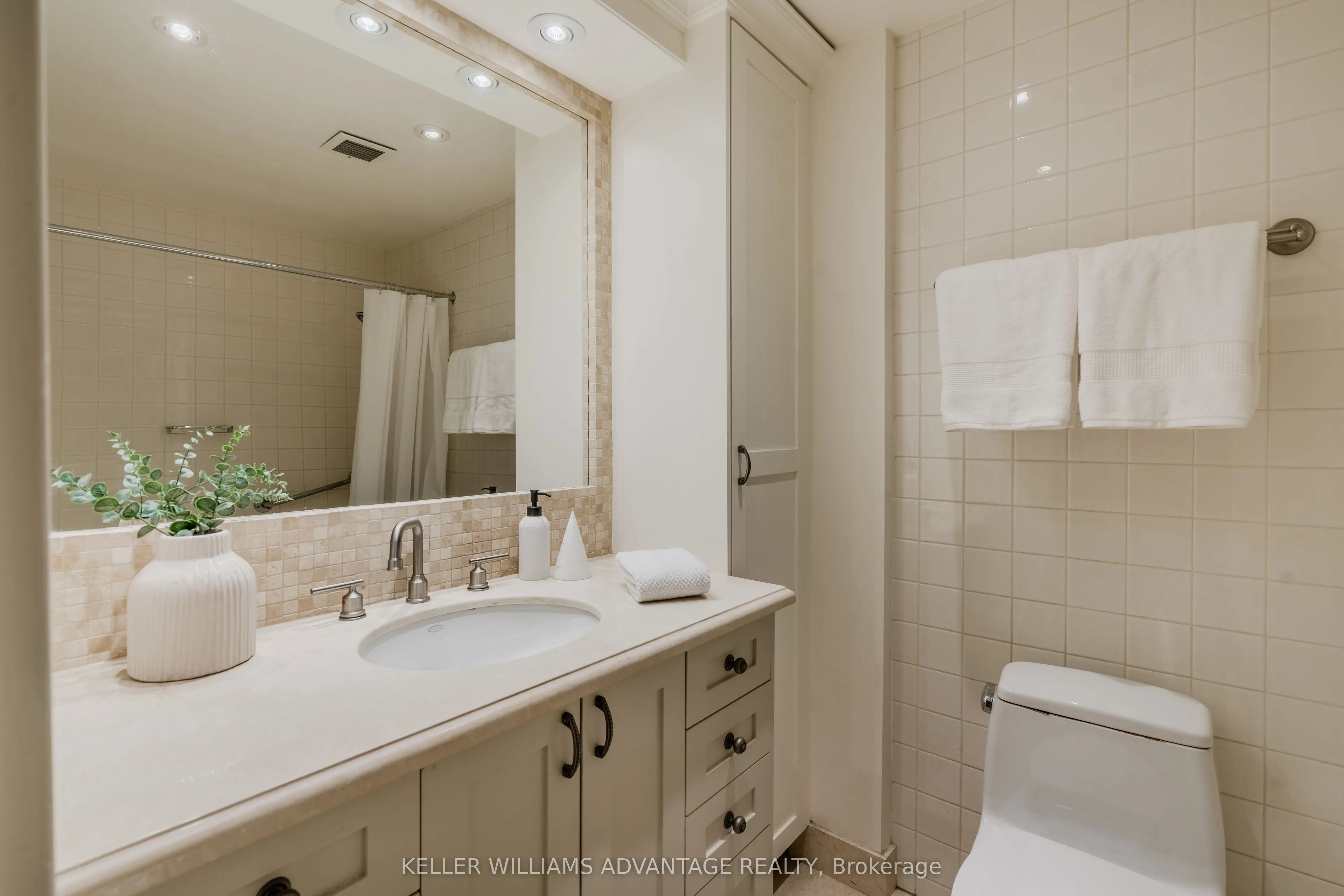 616 Avenue Road #401