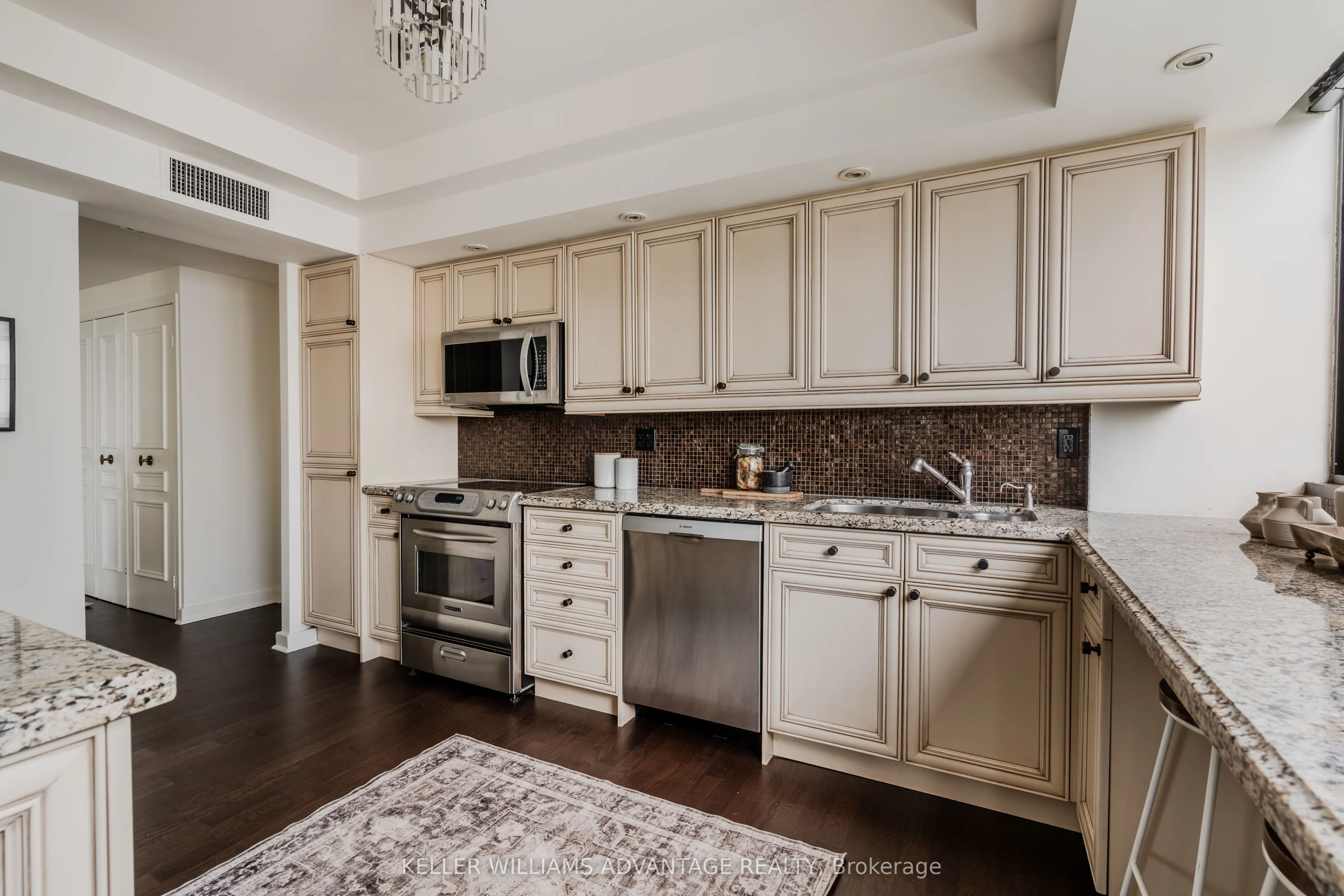 616 Avenue Road #401