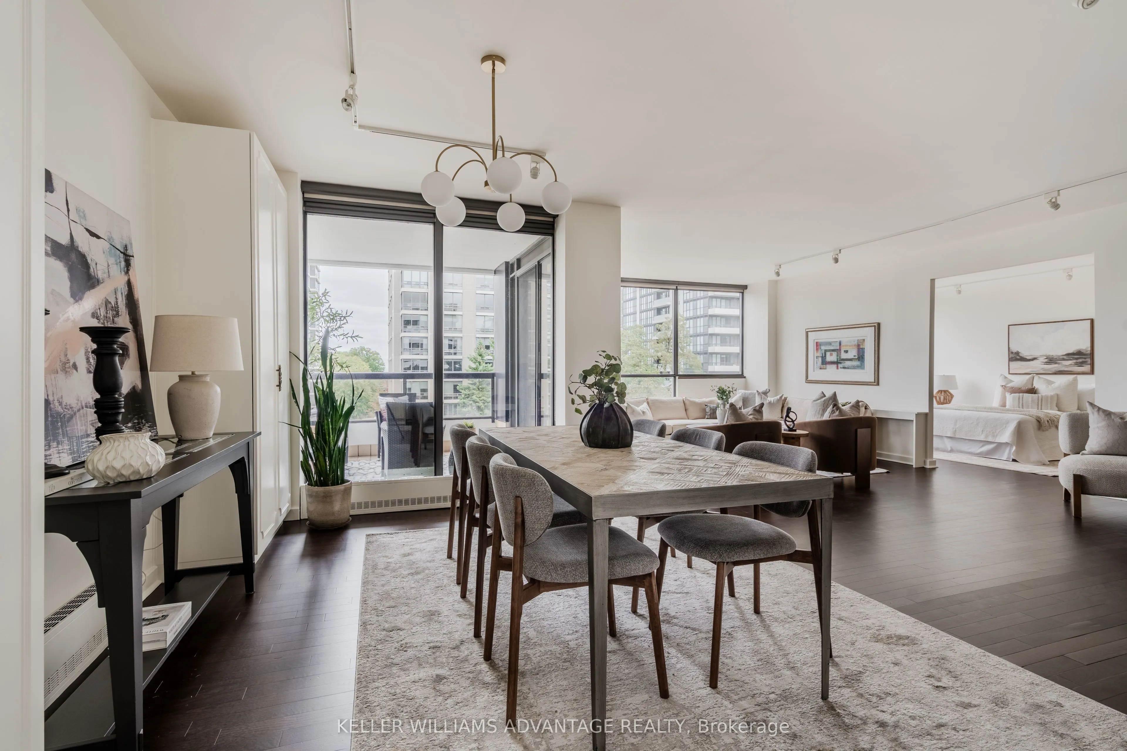 616 Avenue Road #401