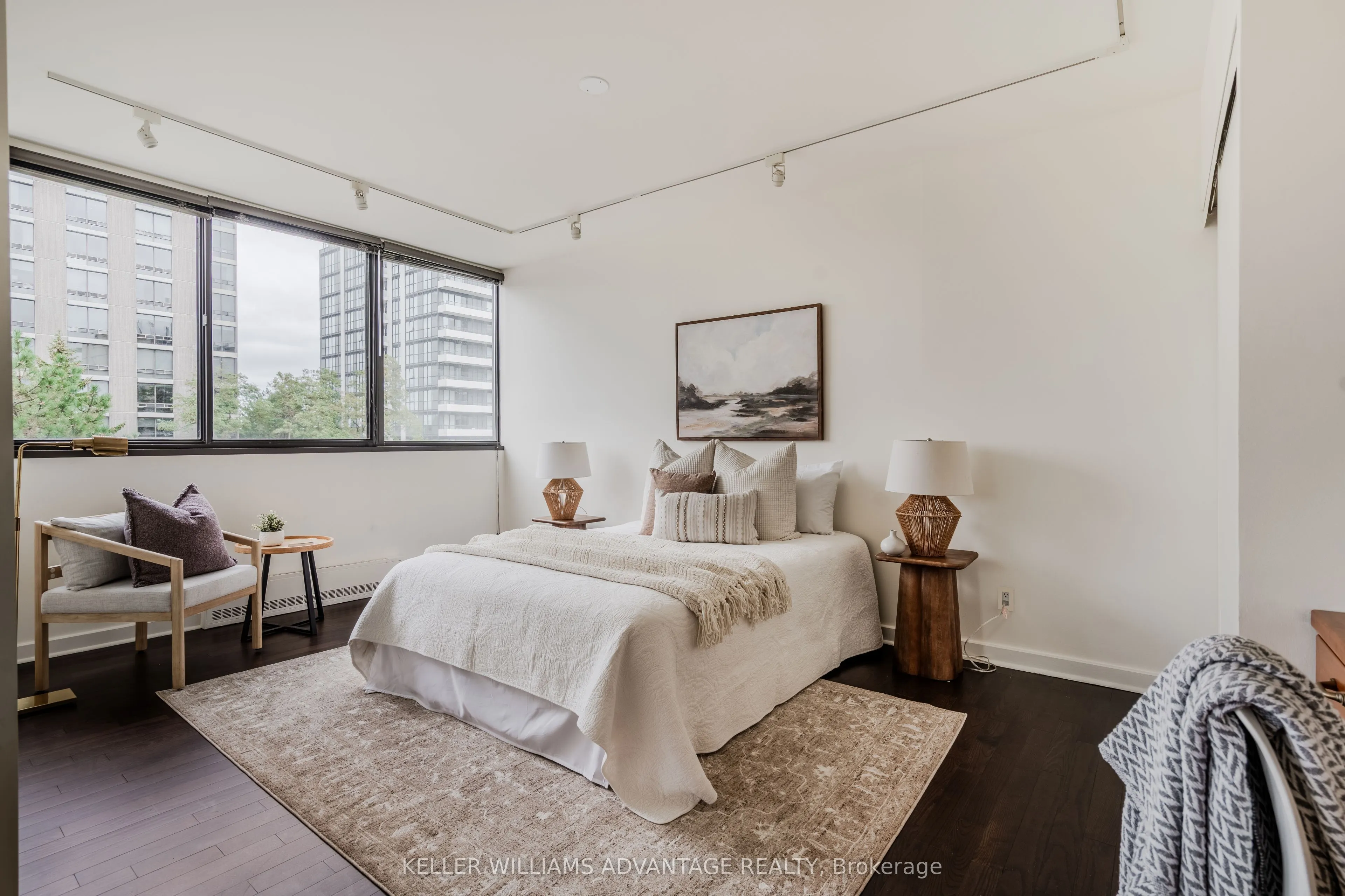 616 Avenue Road #401