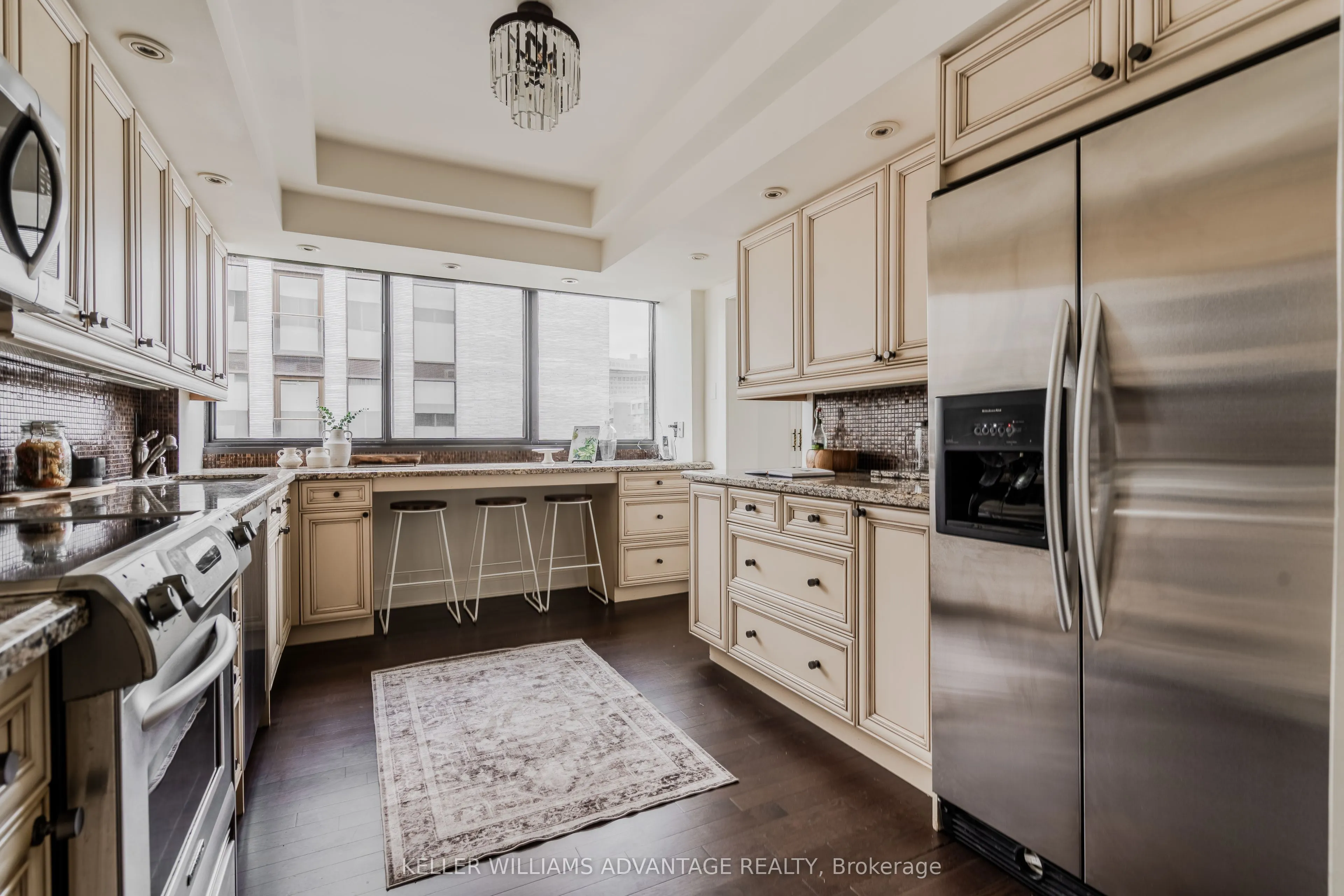 616 Avenue Road #401
