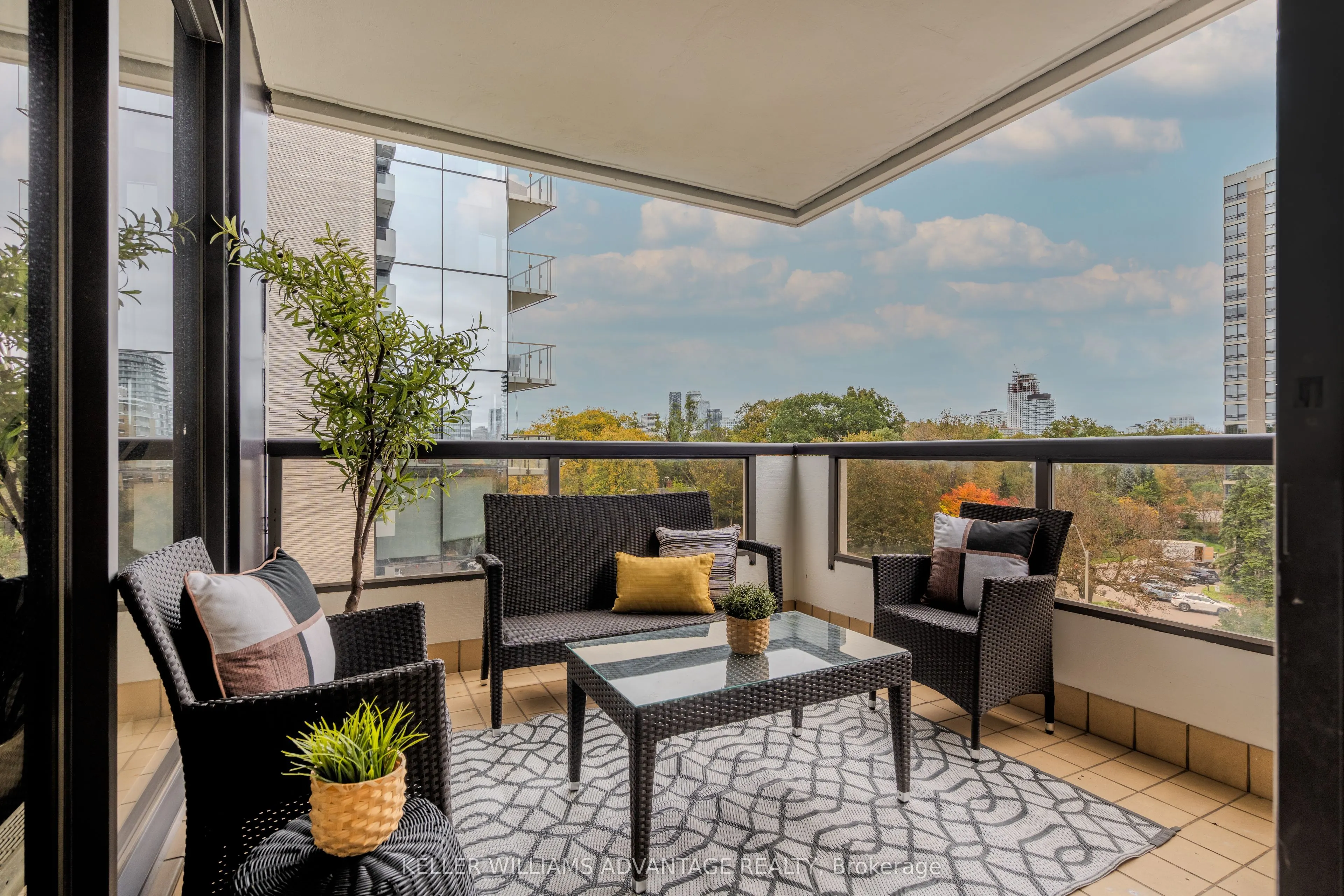 616 Avenue Road #401