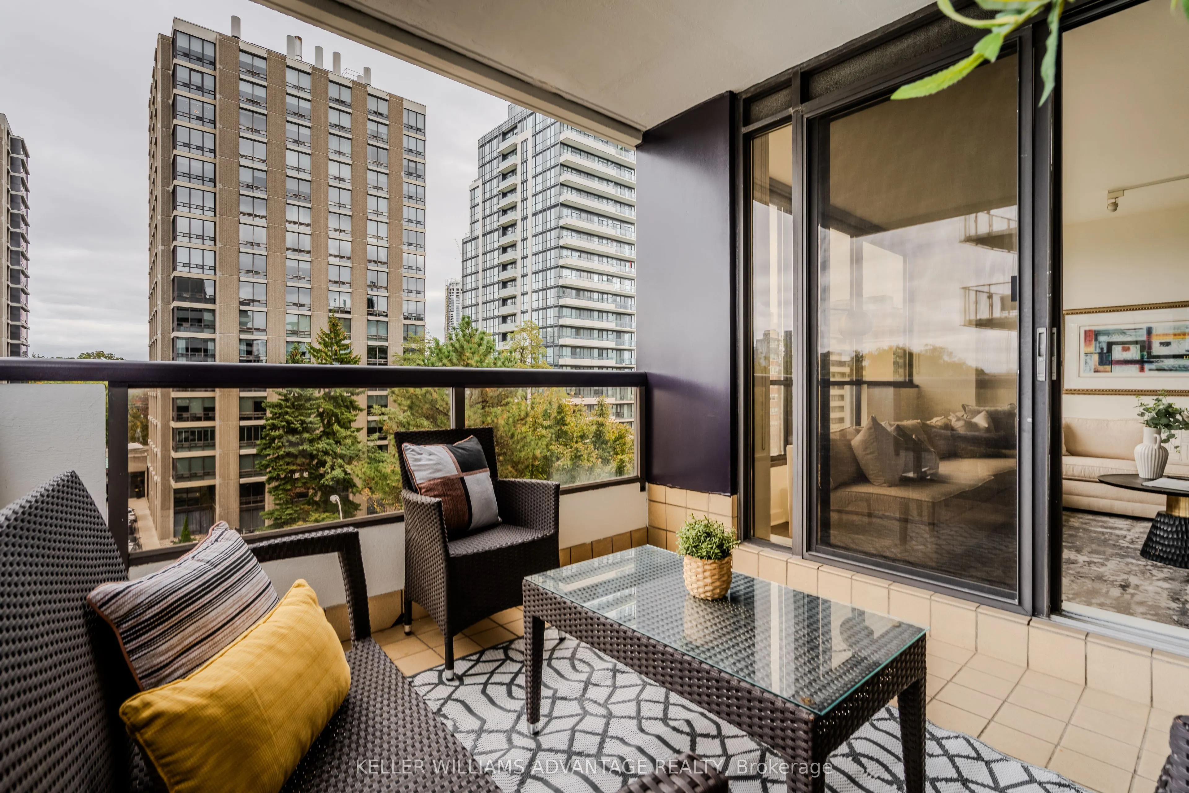 616 Avenue Road #401