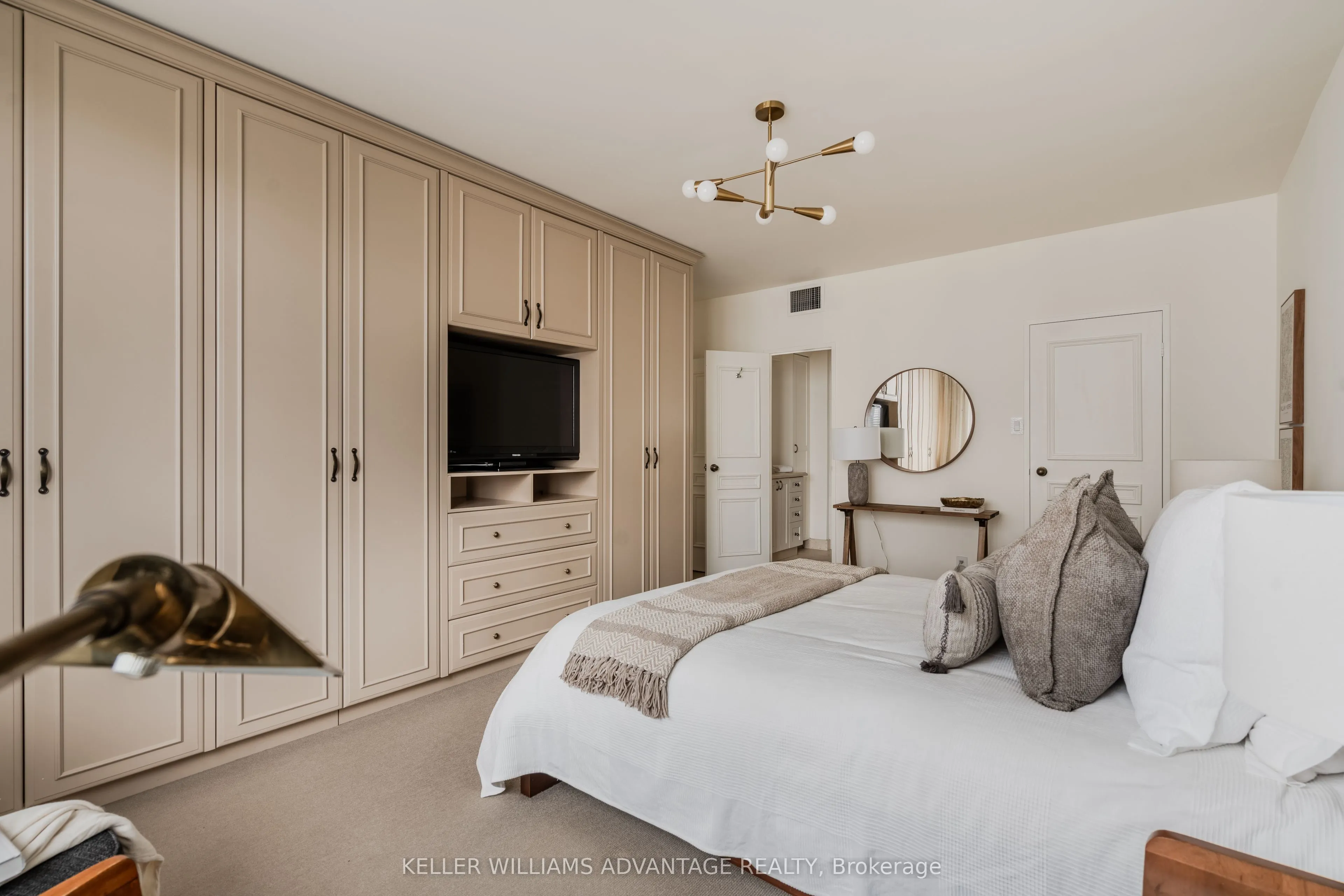 616 Avenue Road #401
