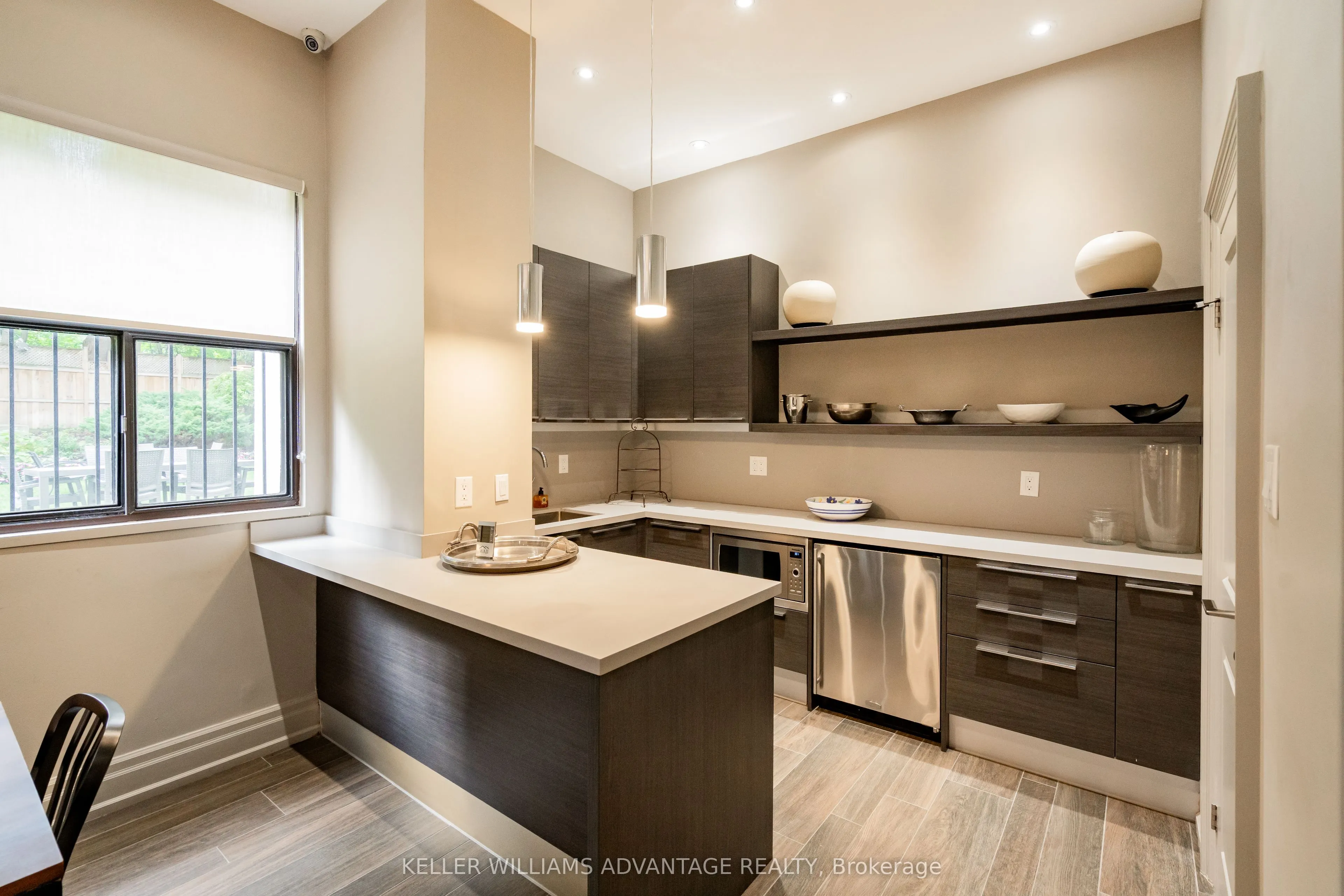 616 Avenue Road #401