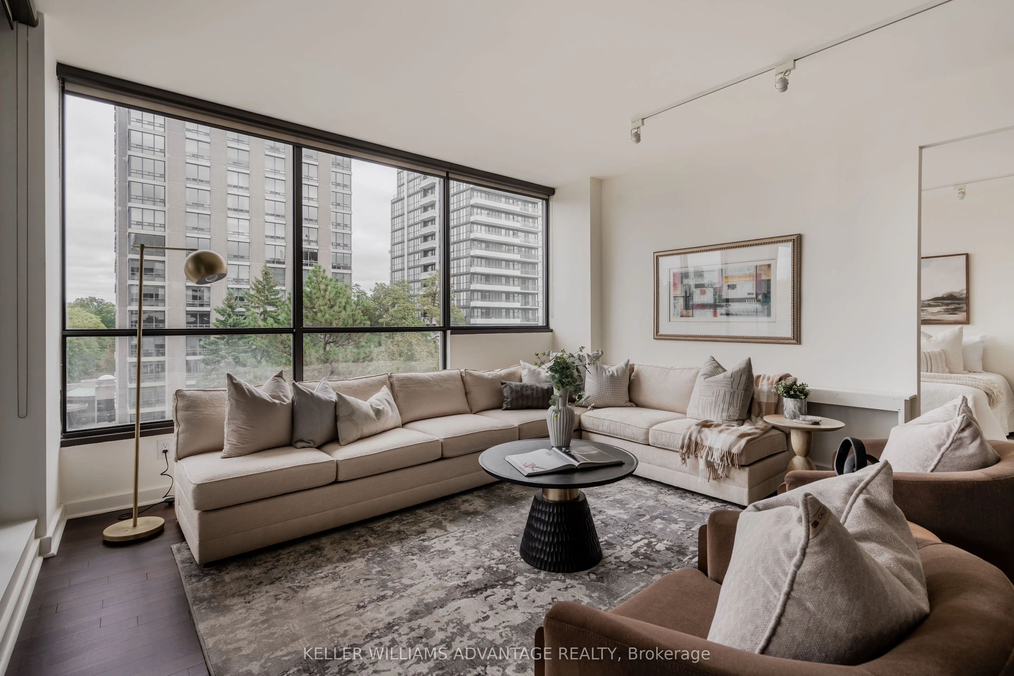 616 Avenue Road #401