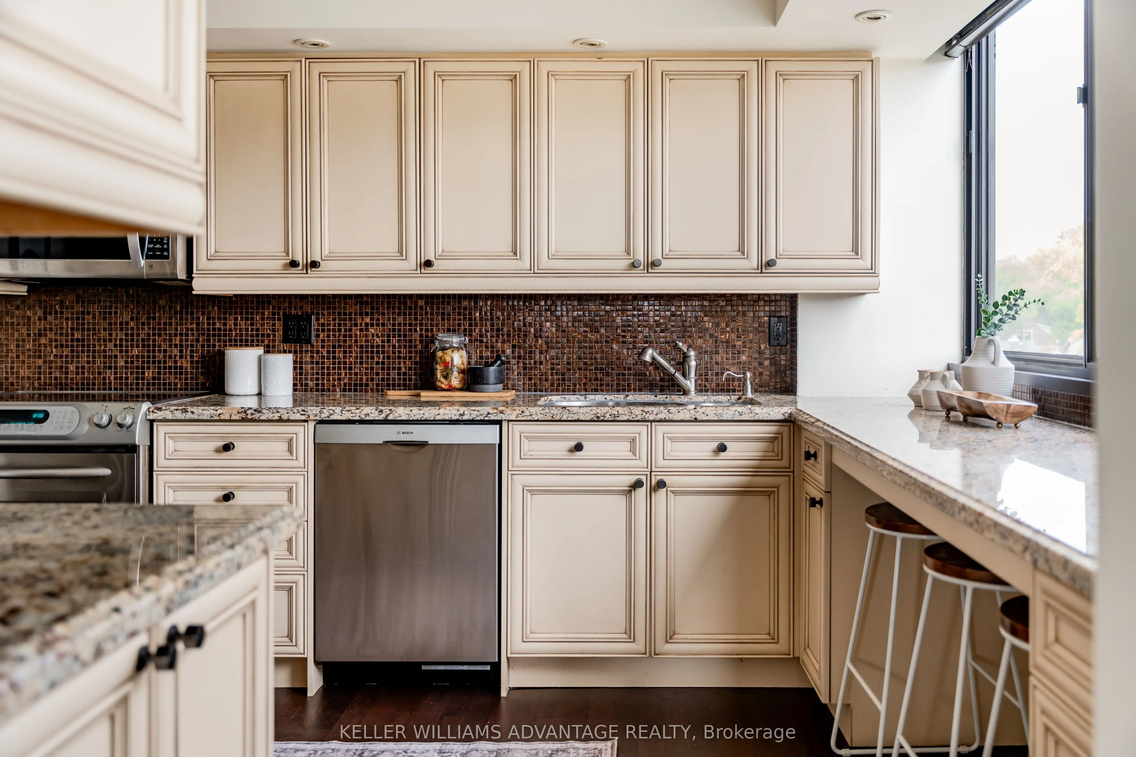 616 Avenue Road #401