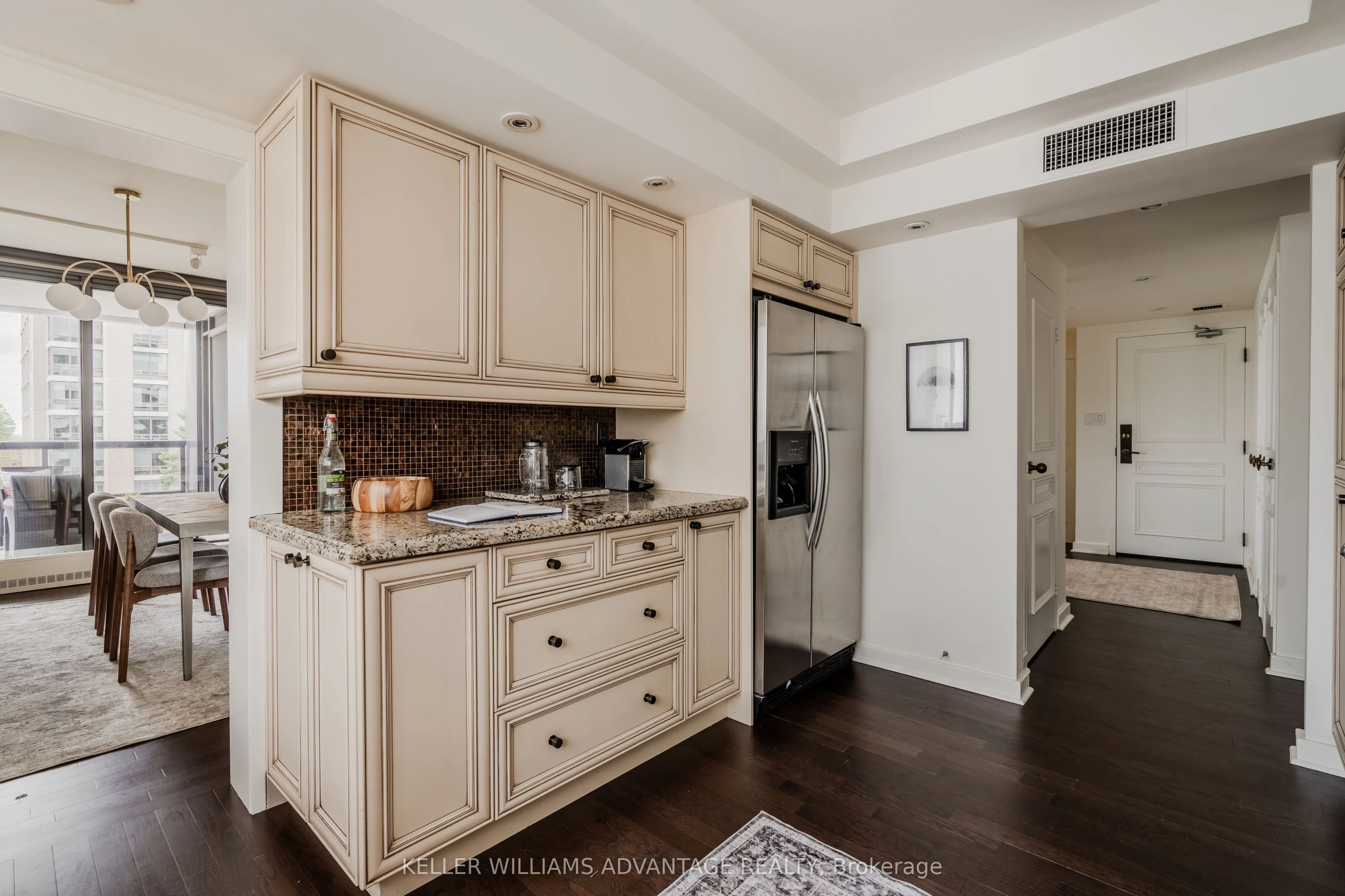 616 Avenue Road #401