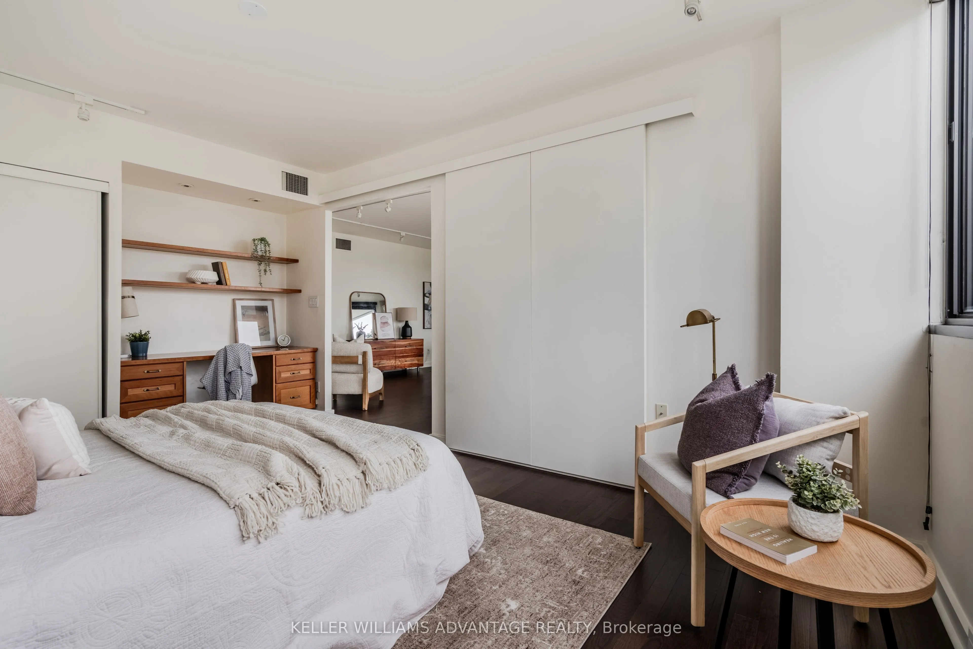 616 Avenue Road #401