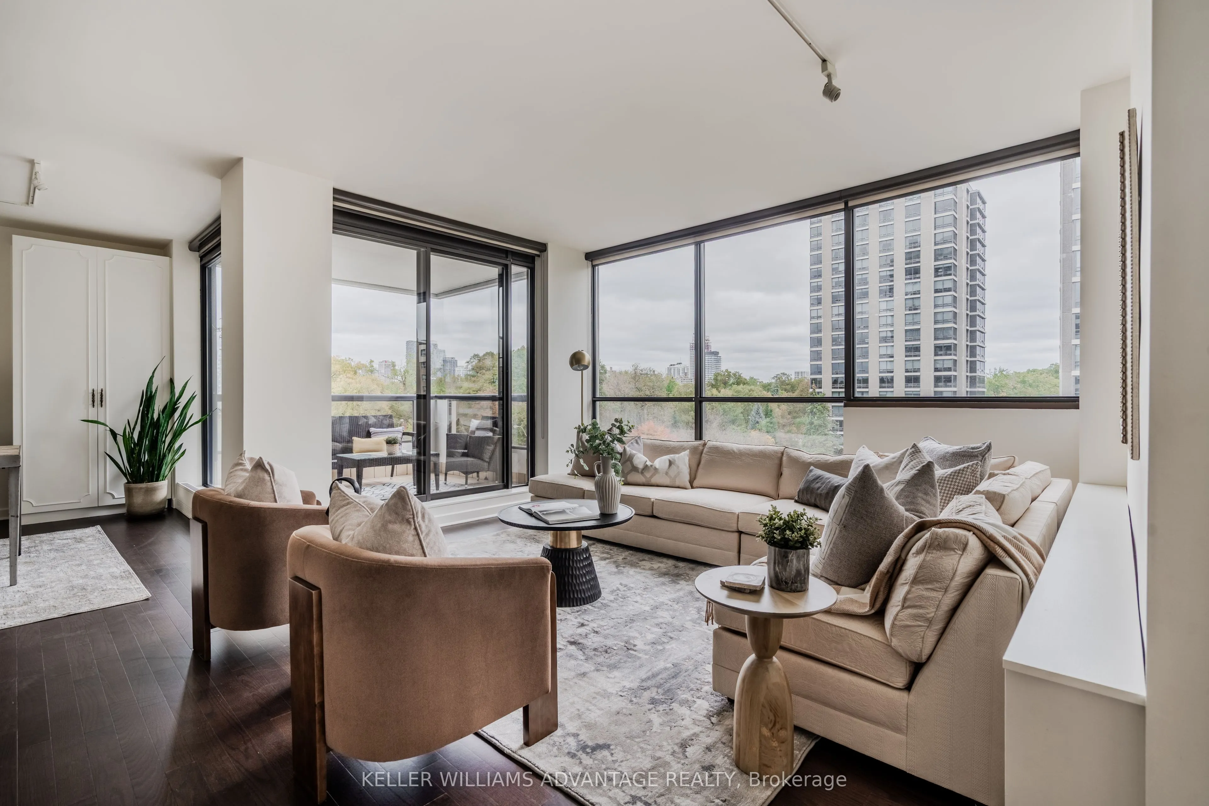 616 Avenue Road #401