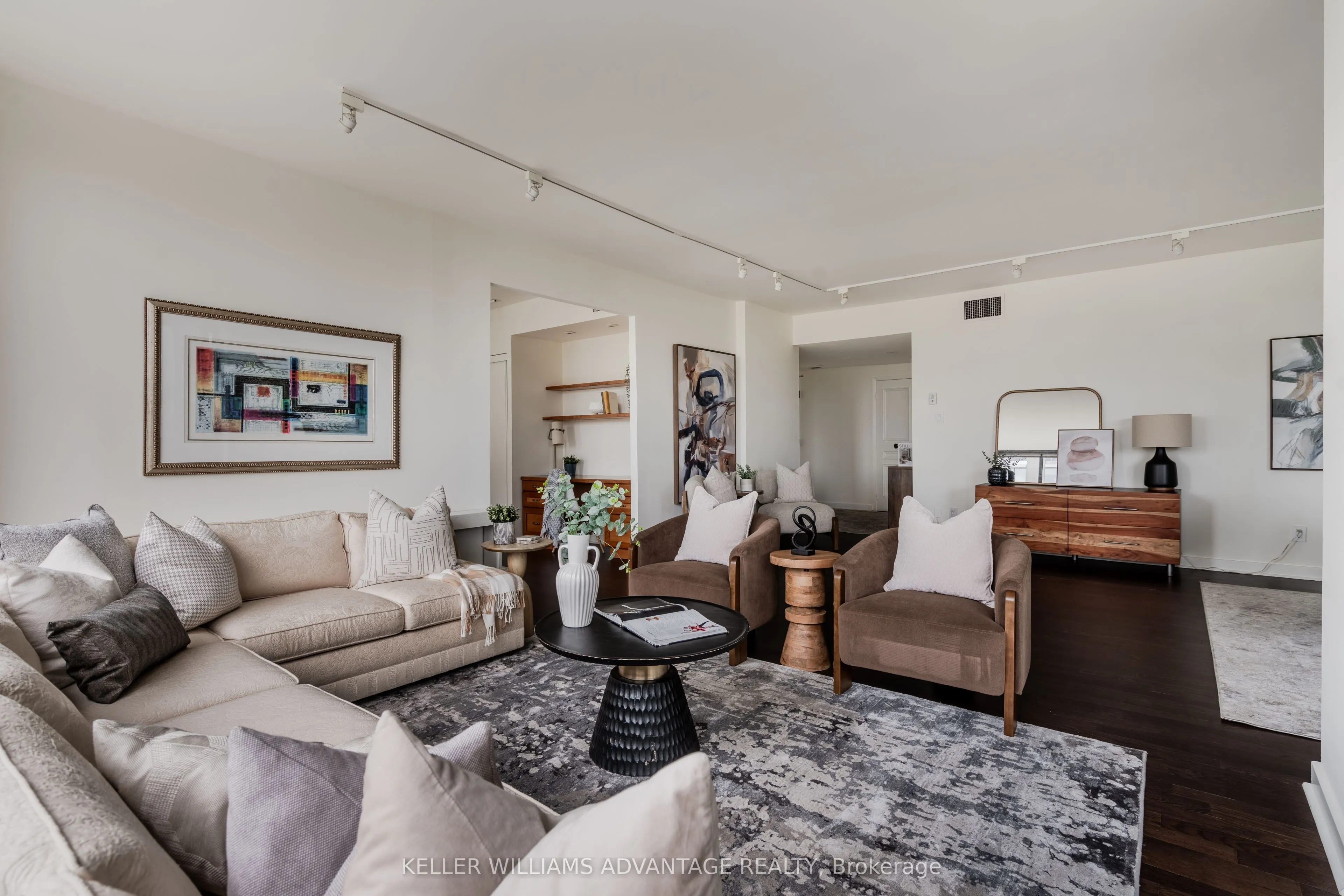 616 Avenue Road #401
