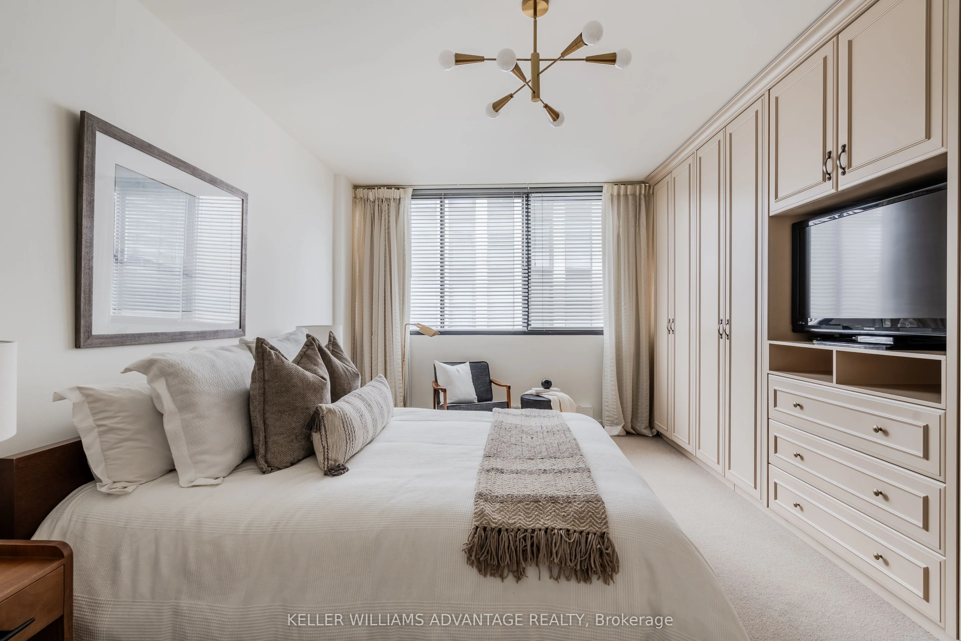 616 Avenue Road #401
