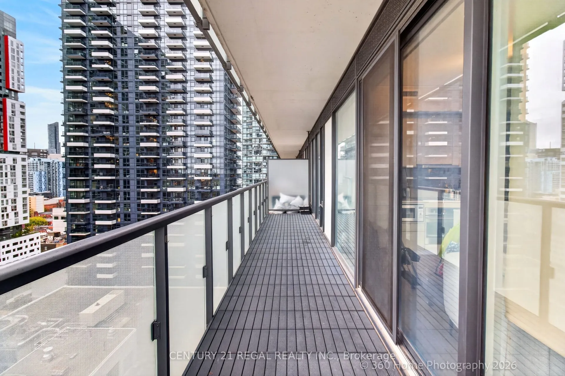 101 Peter Street #2011