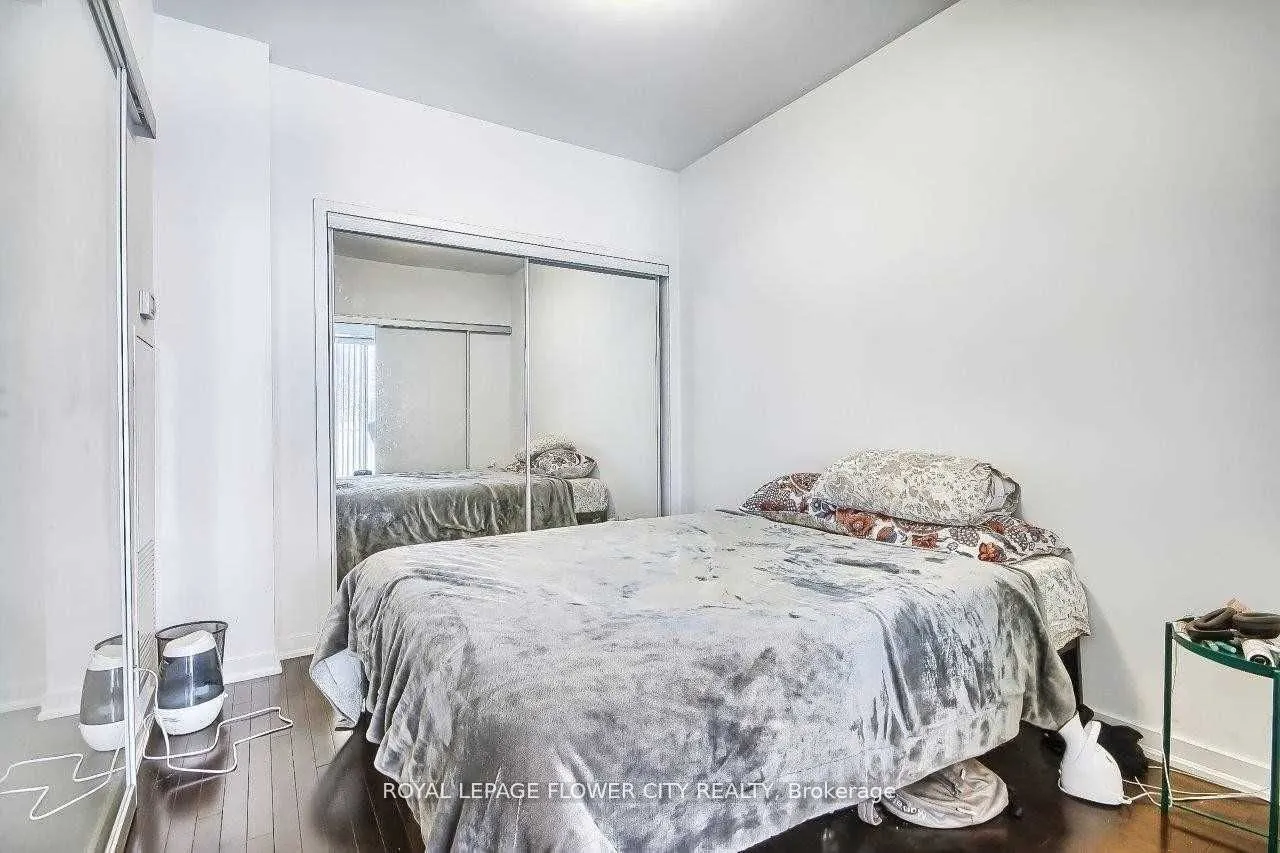 12 York Street #901