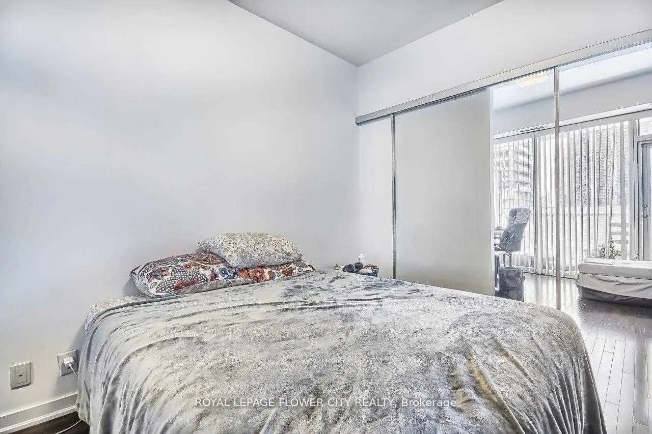 12 York Street #901